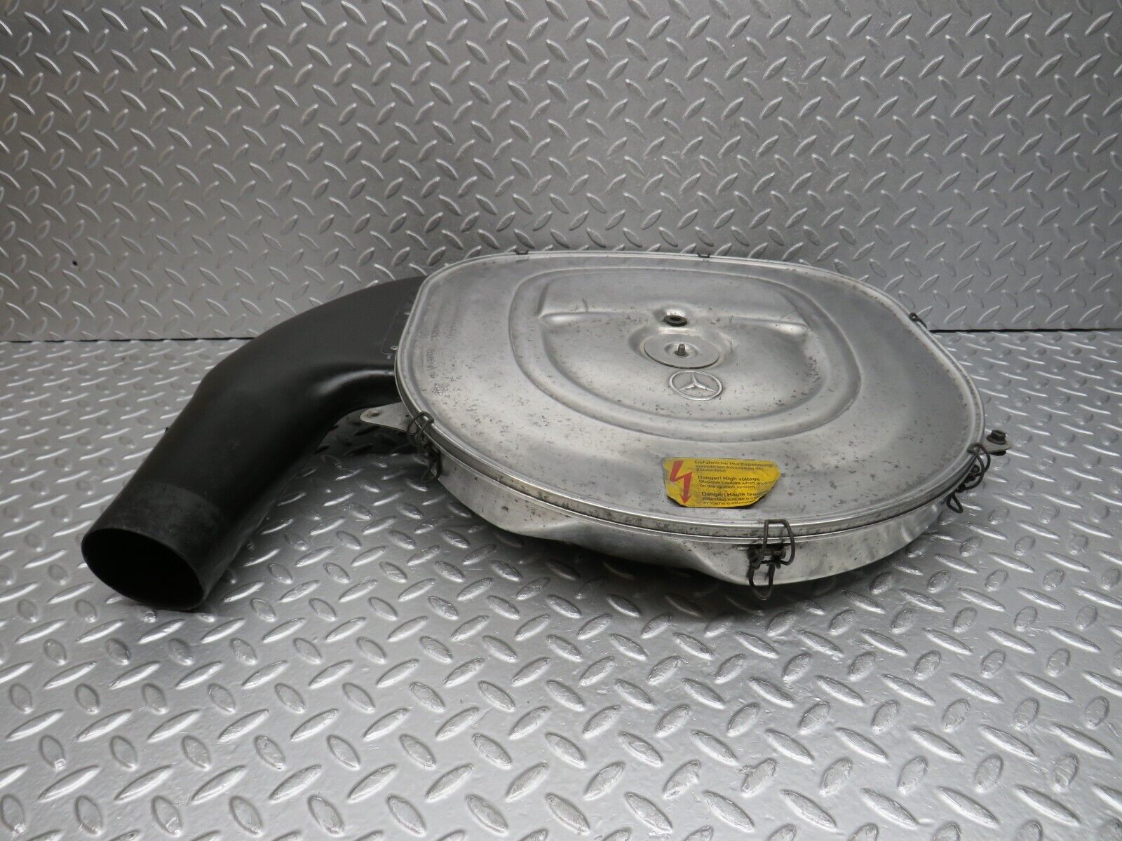 39176 Mercedes-Benz R107 500SL Aluminium Air Filter Housing 0100948602