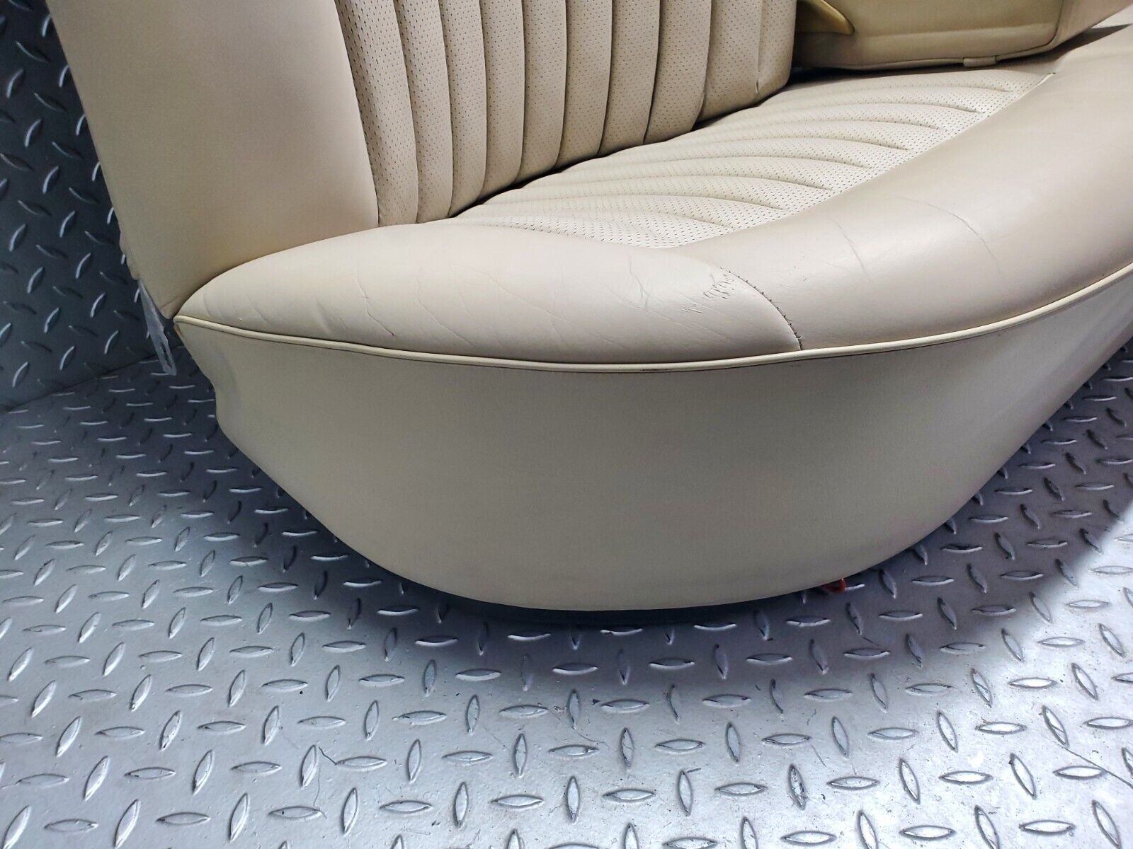 45866 Mercedes-Benz W126 420SE Rear Seat Leather Beige 1269200750 1269201716