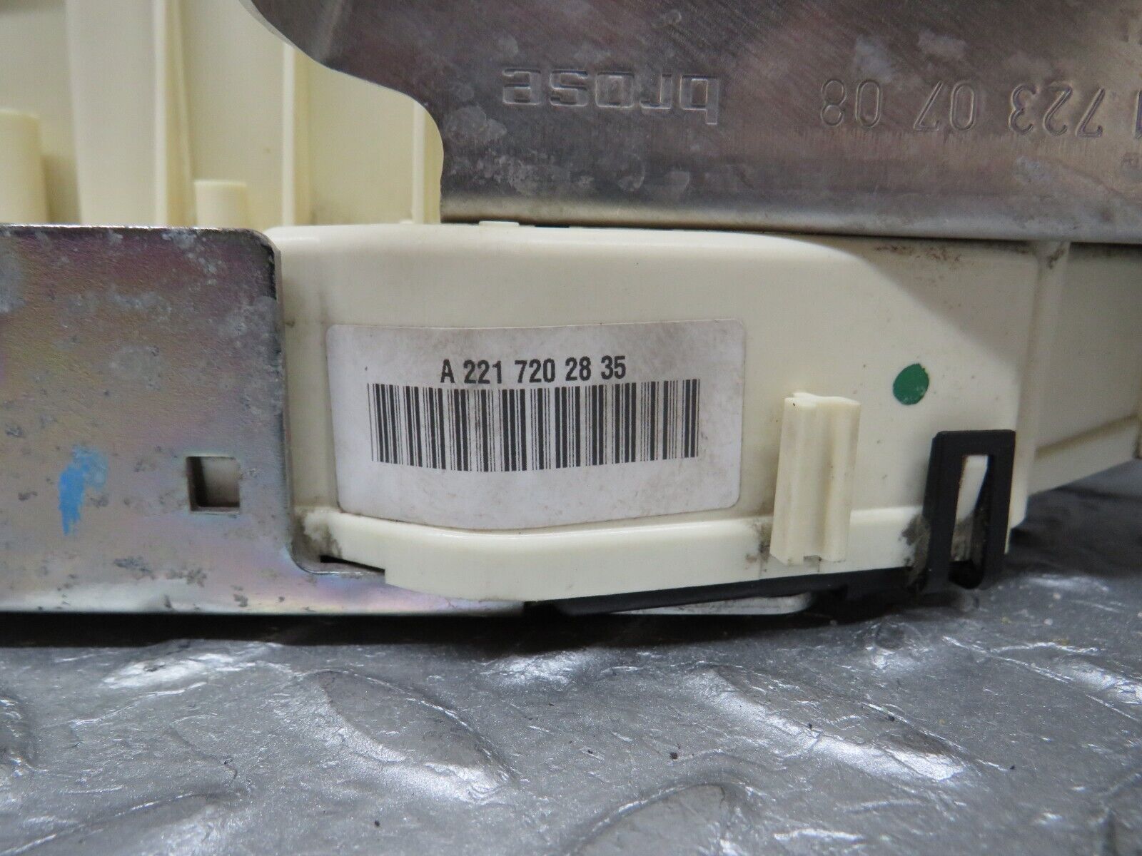 35235 Mercedes-Benz W221 Front Right Door Lock Mechanism 2217202835