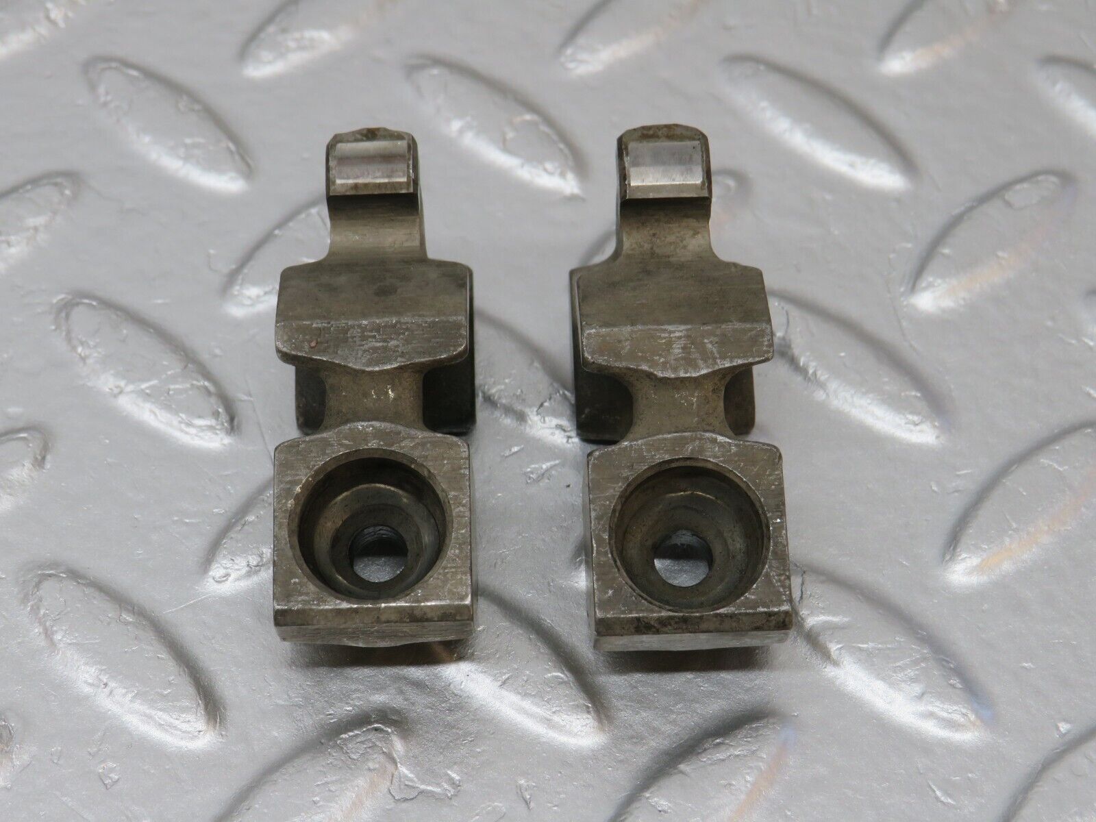 40045 Mercedes-Benz R107 350SL Rocker Arm With Valve Tappet