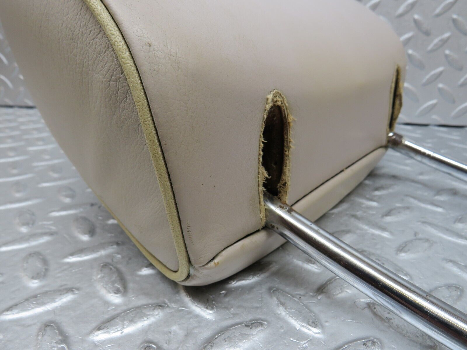 35630 Mercedes-Benz R107 280SL Front Seat Headrest