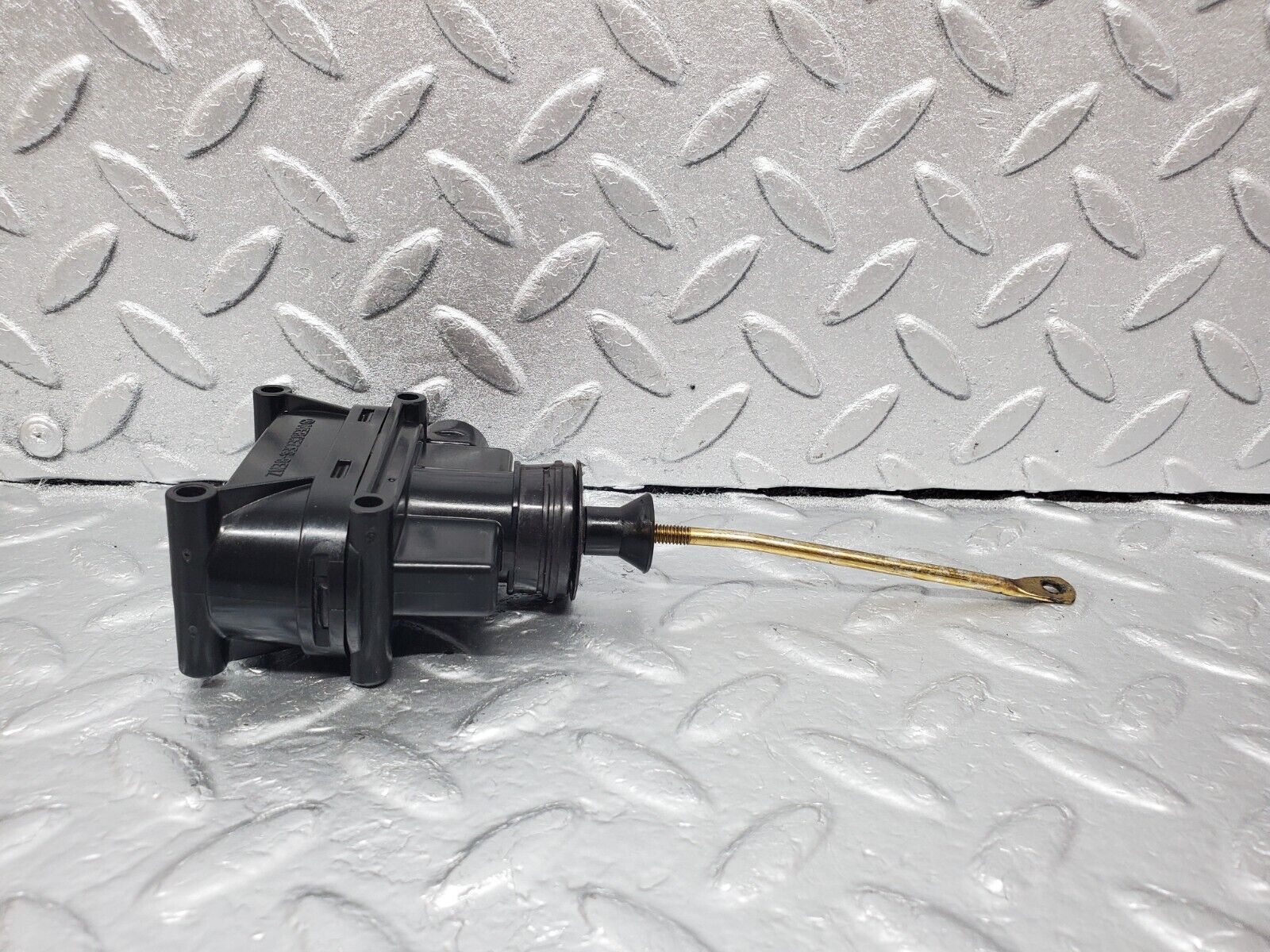 45642 Mercedes-Benz W126 420SE Front Left Door Lock Vacuum Actuator