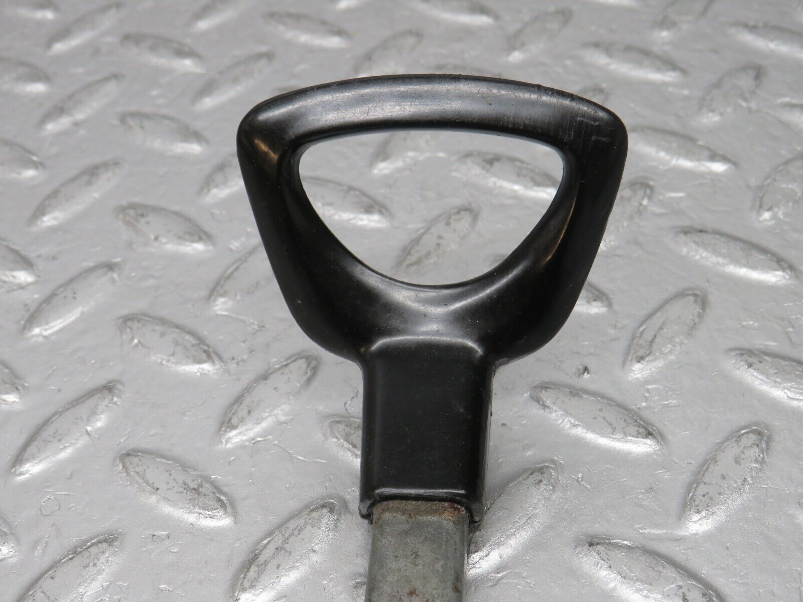 33204 Mercedes-Benz C107 R107 Front Left Seat Sliding Adjust Handle