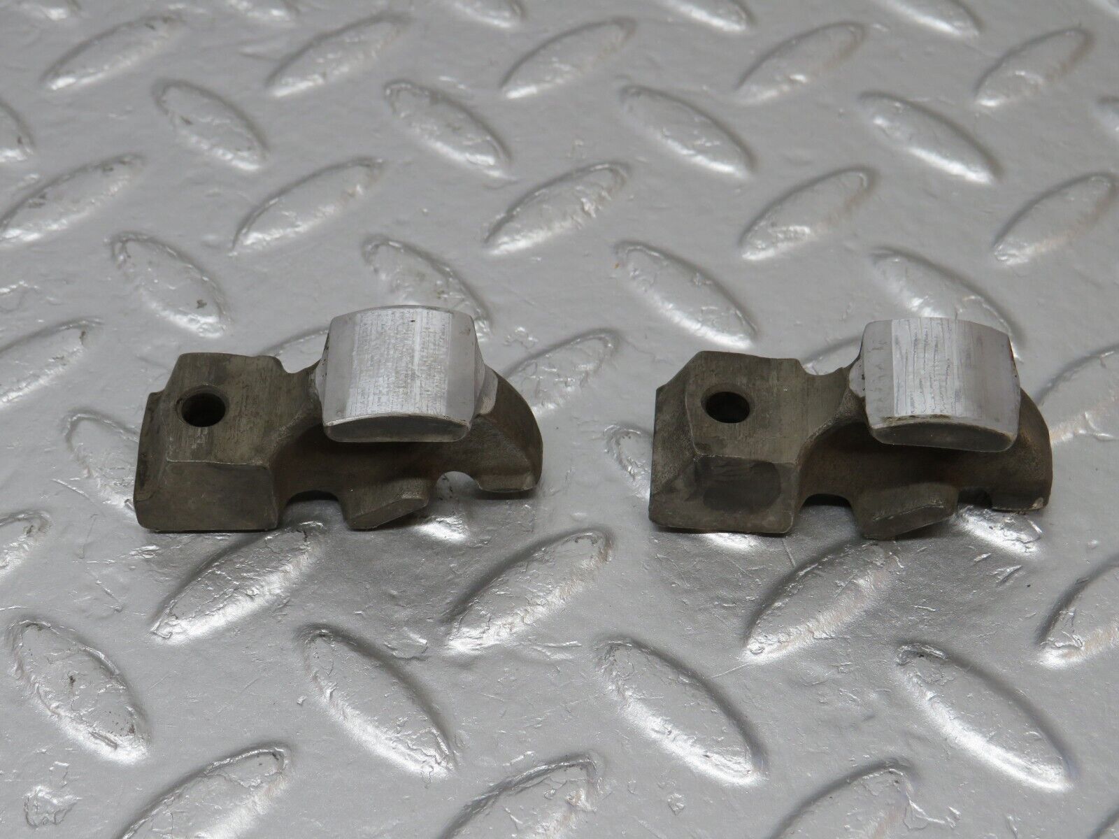 40049 Mercedes-Benz R107 350SL Rocker Arm With Valve Tappet
