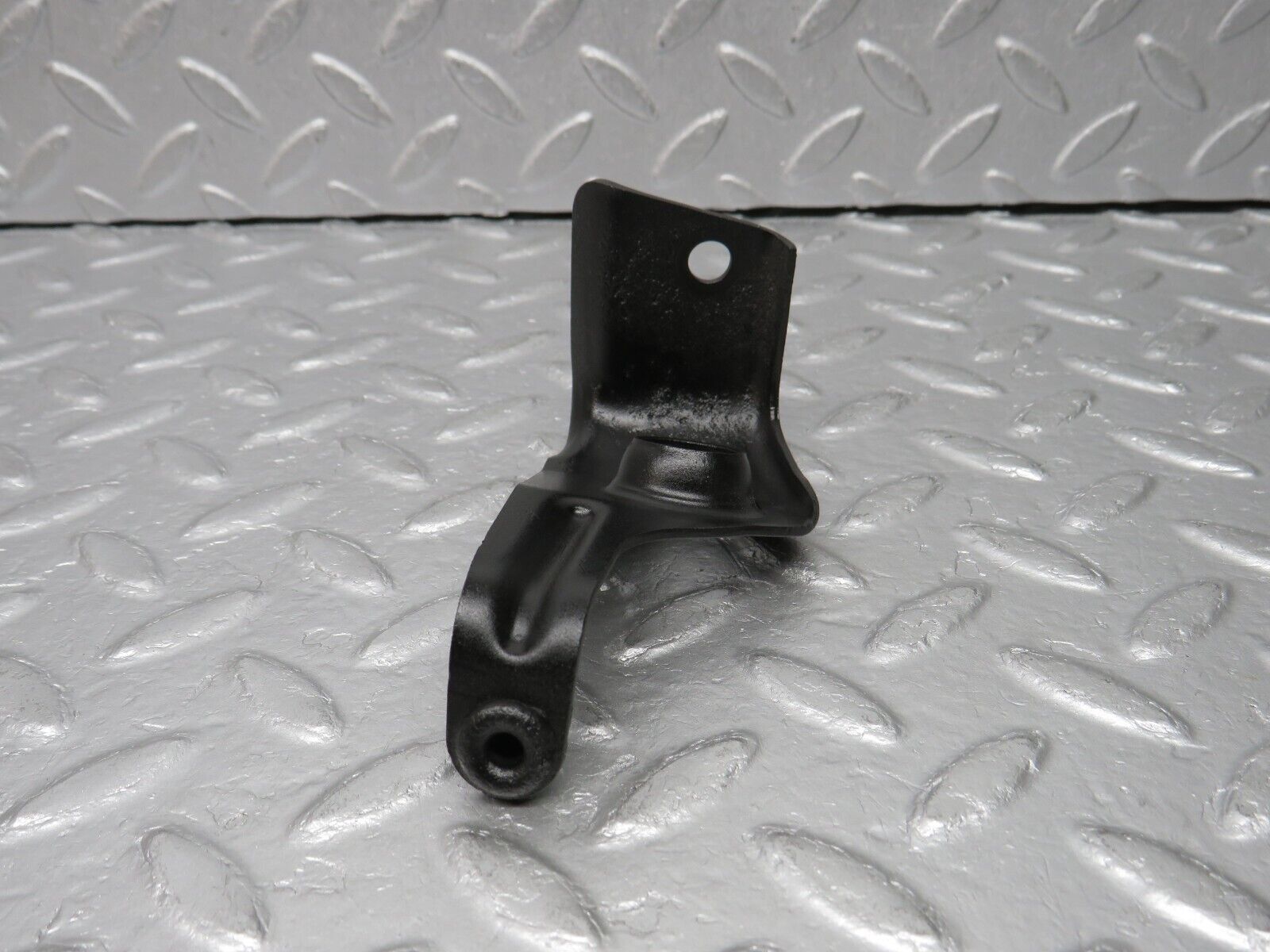 39281 Mercedes-Benz R107 500SL Starter Motor Cable Wire Bracket