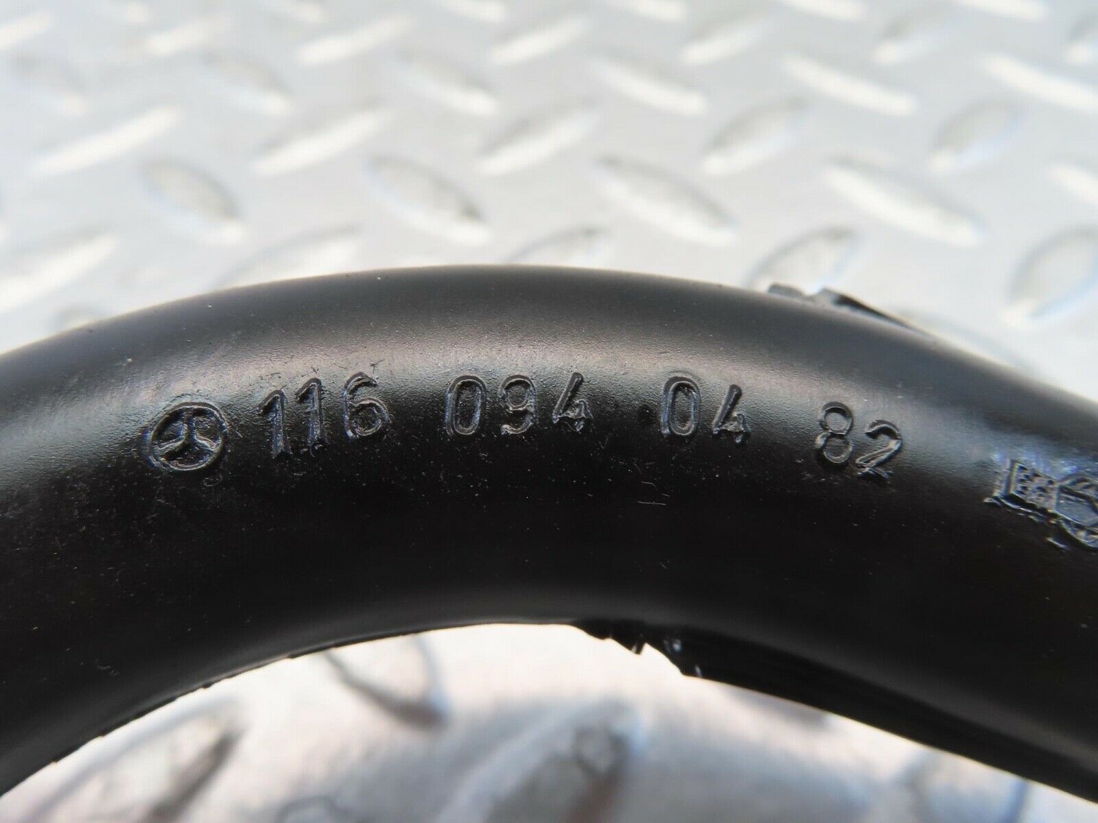 11051 Mercedes-Benz R107 W116 Air Intake Breather Hose 1160940485