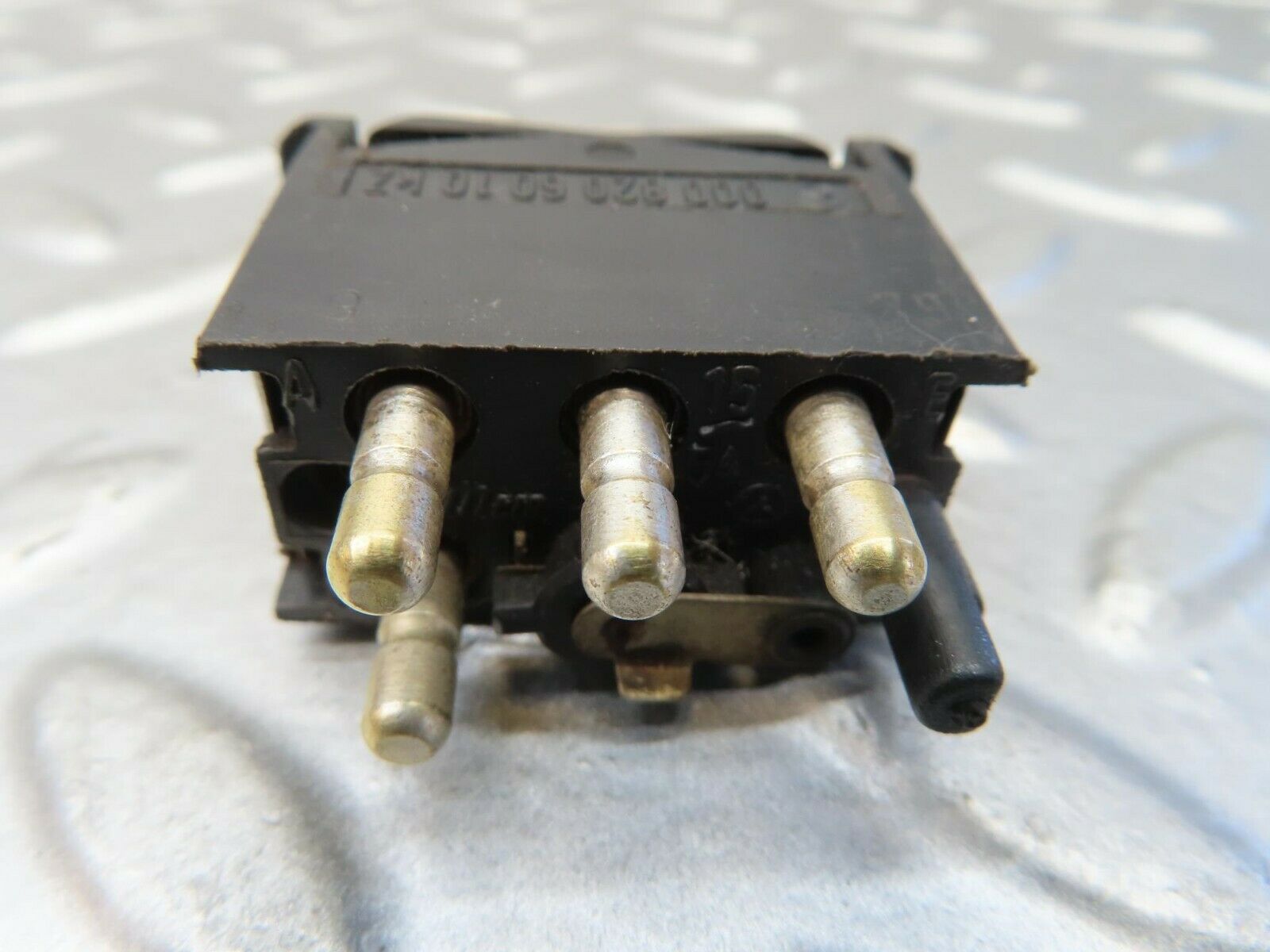 15788 Mercedes-Benz R107 450SL CoupeRear Heated Window Switch 0008206010