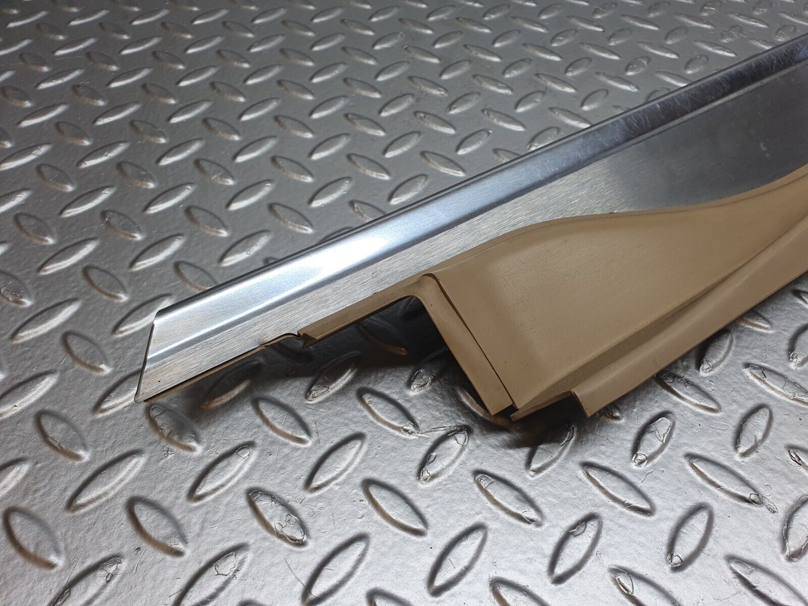 42444 Mercedes-Benz R129 320SL Coupe Right Door Sill Beige 1296800435
