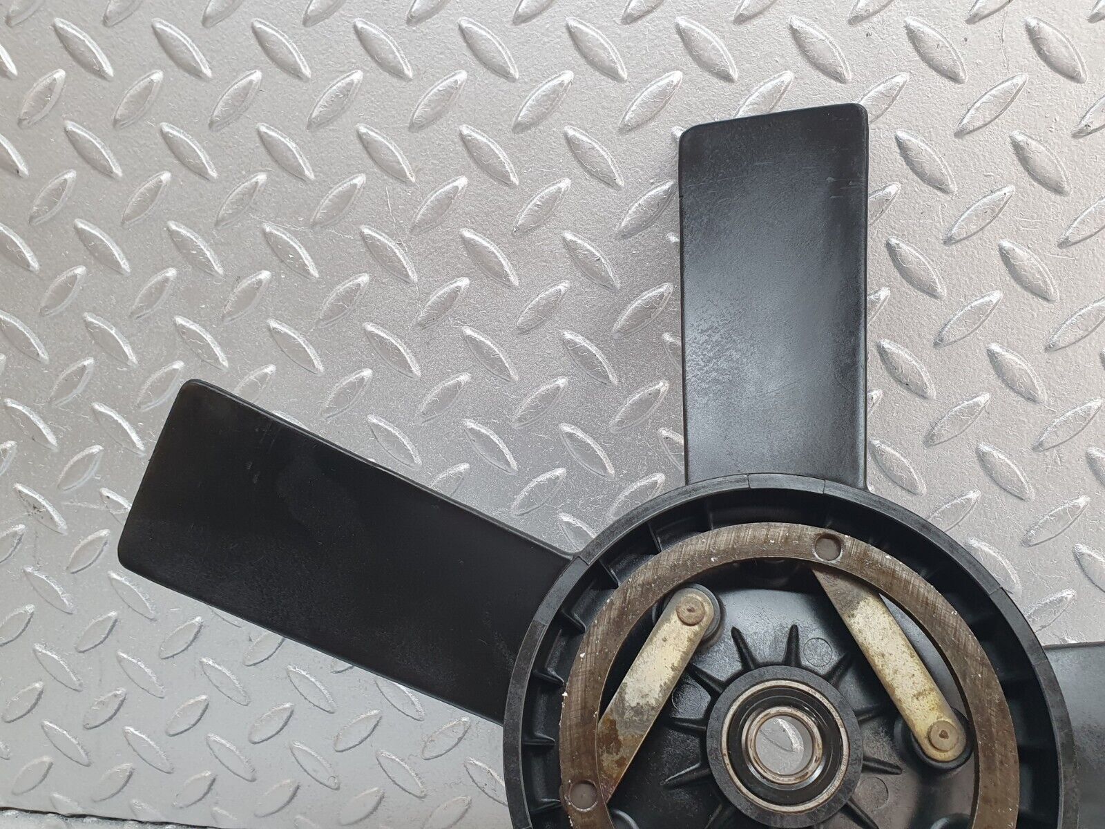 44038 Mercedes-Benz C123 230CE Coupe Engine Cooling Fan 1022050306