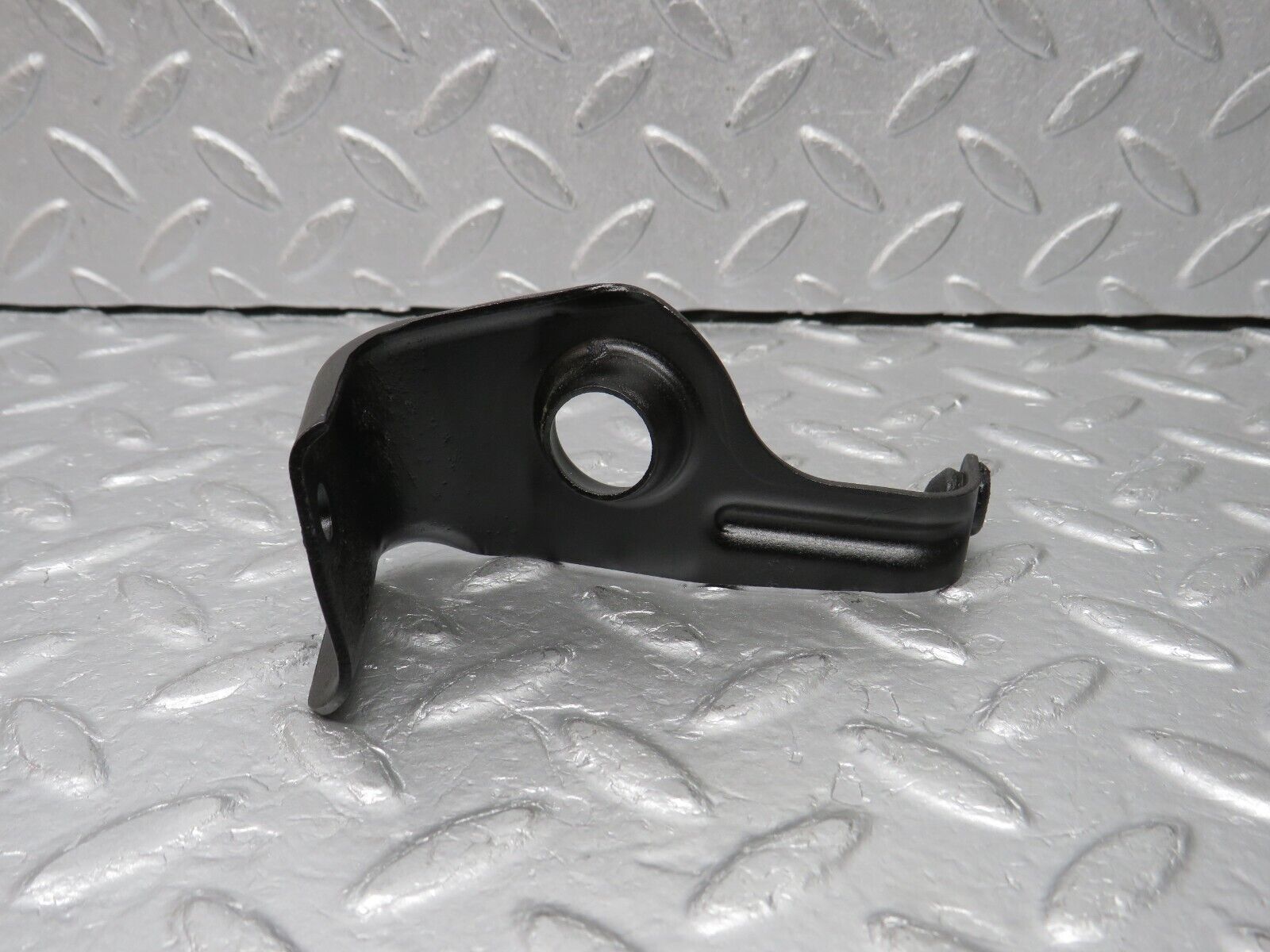 39281 Mercedes-Benz R107 500SL Starter Motor Cable Wire Bracket