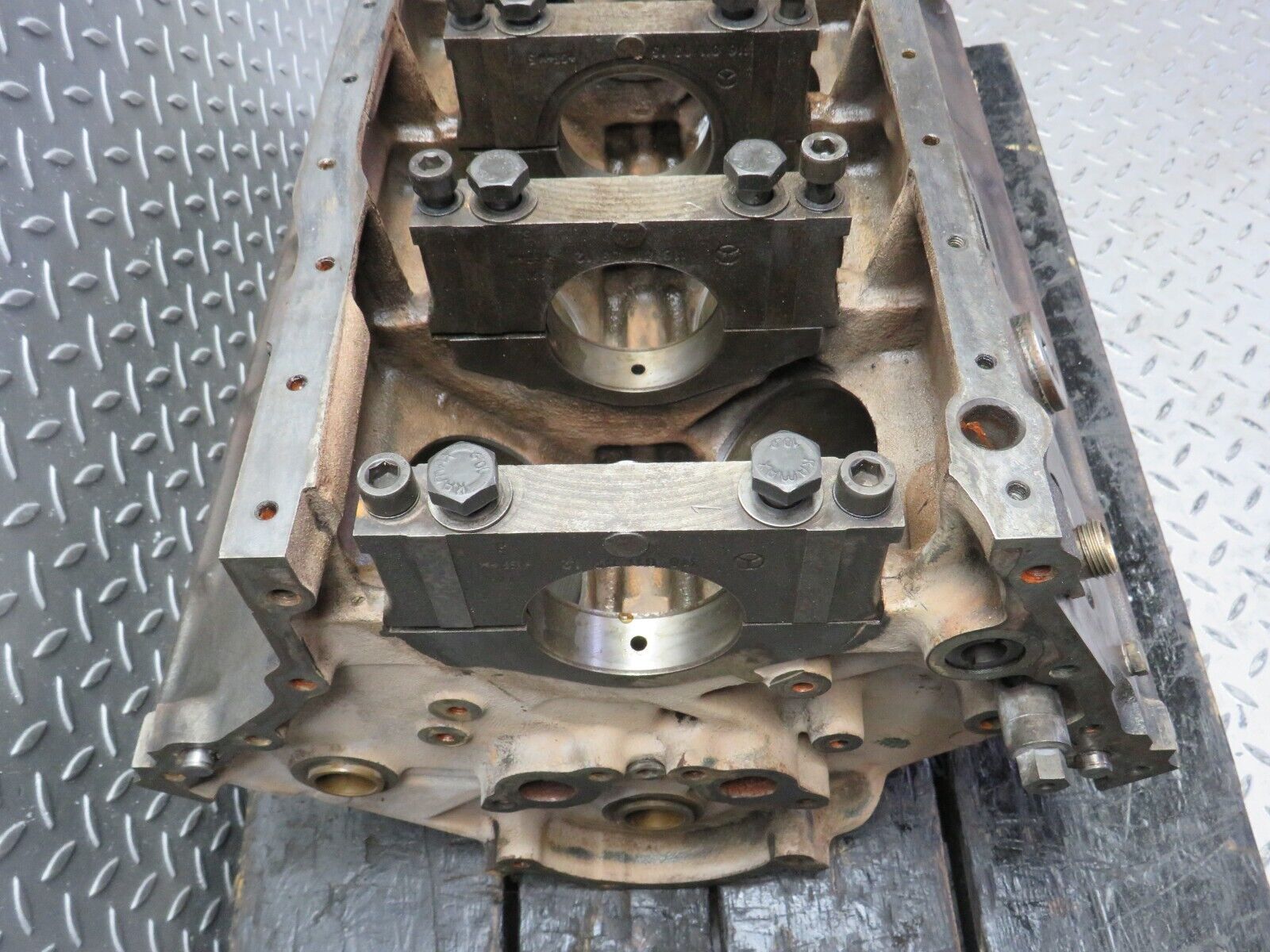 39979 Mercedes-Benz R107 350SL Engine Block 116.984 1160110801