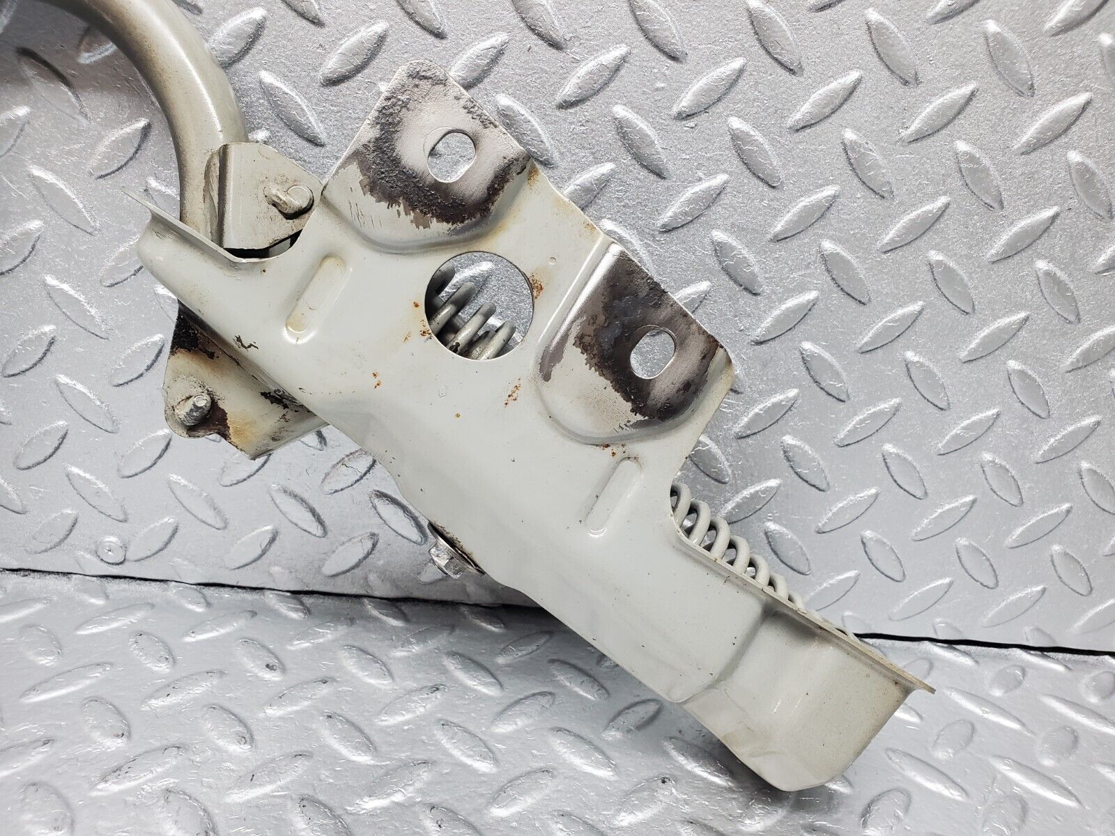 45834 Mercedes-Benz W126 420SE Trunk Lid Hinge Left Side