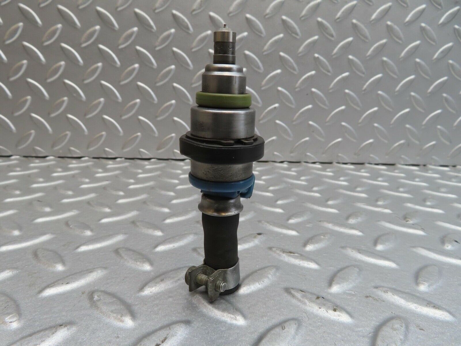 13751 Mercedes-Benz R107 450SL  Fuel Injector Bosch 0280150036