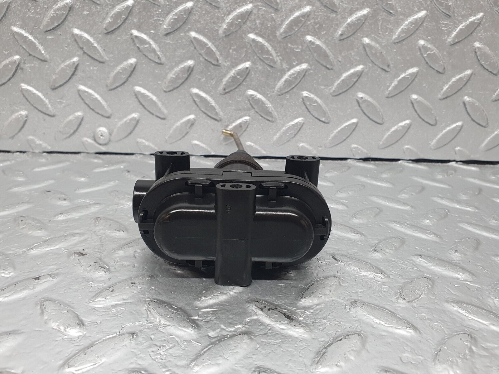 43646 Mercedes-Benz C126 380SEC Coupe Right Door Lock Vacuum Actuator