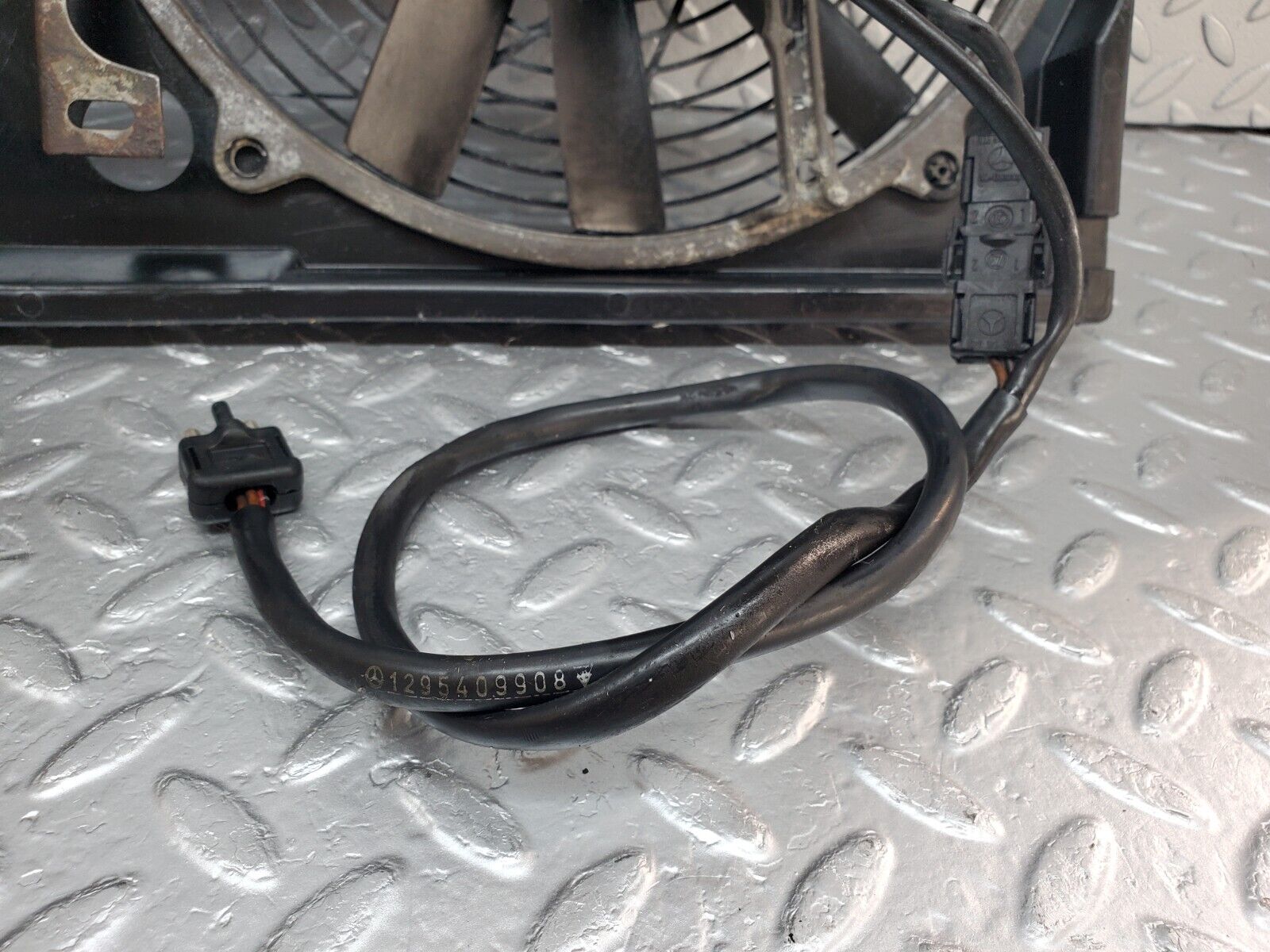 45176 Mercedes-Benz R129 300SL Coupe Radiator Cooling Fan 1295050555 1295409908