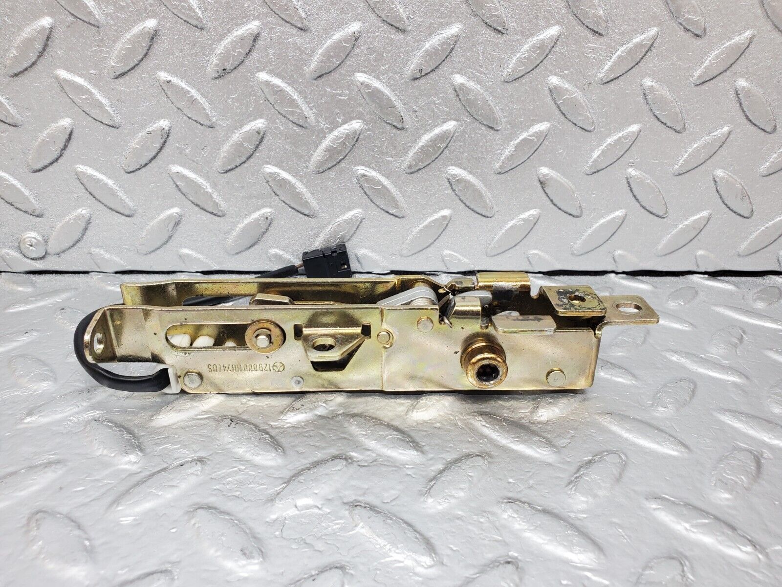44984 Mercedes-Benz R129 300SL Coupe Soft Top Lock Latch Right Side 1298000874