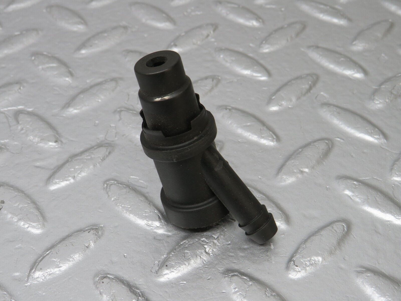 40264 Mercedes-Benz R107 Fuel Injector Holder 2x