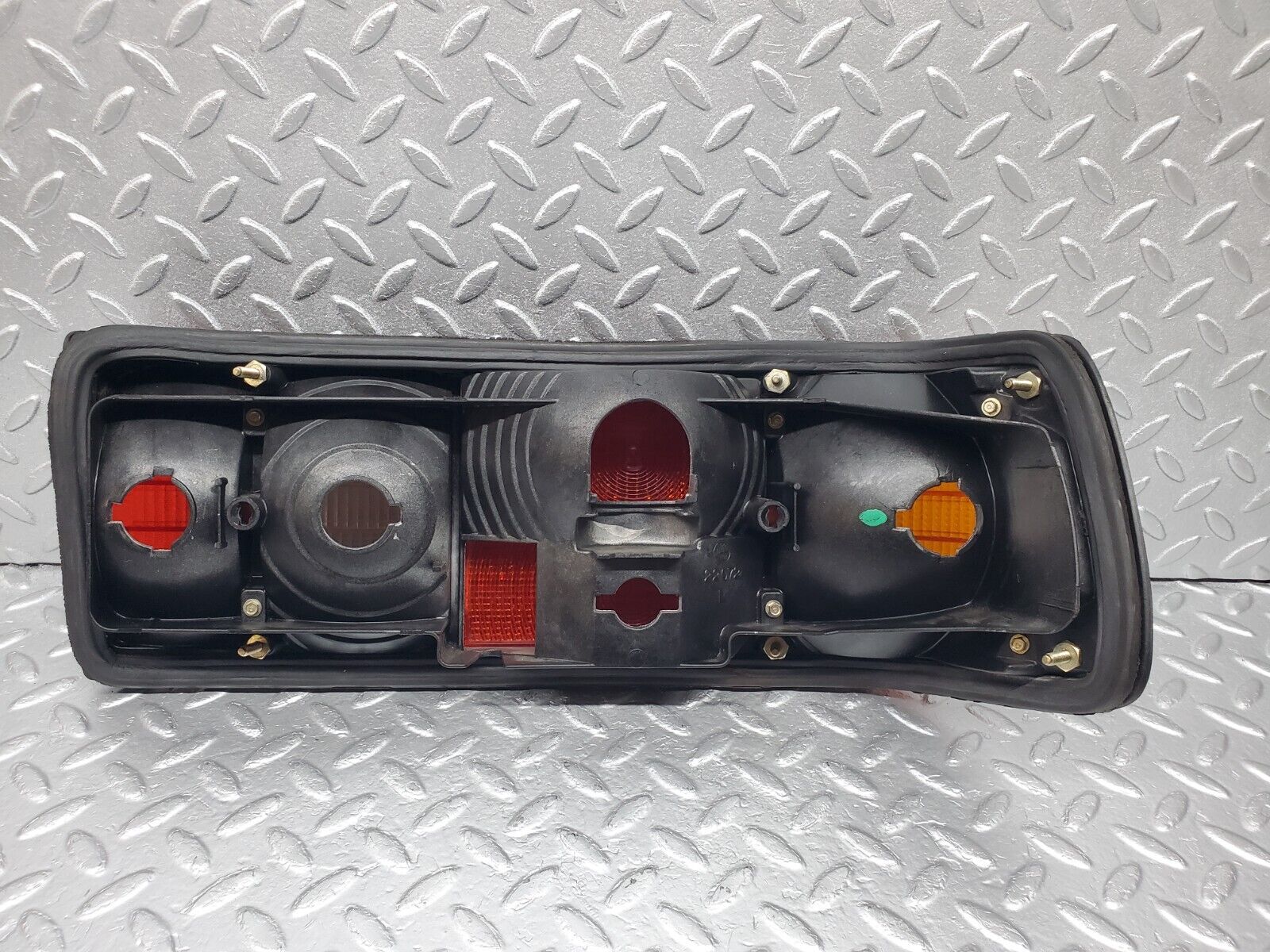 45828 Mercedes-Benz W126 420SE Tail Light & Bulb Holder Left Side 22072