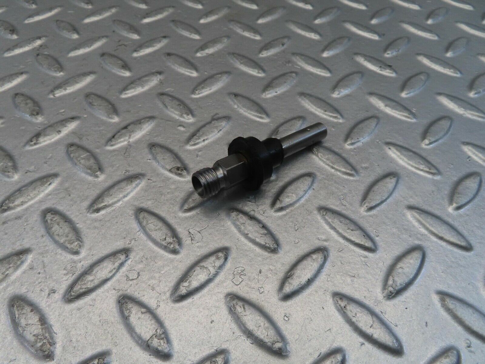 11037 Mercedes-Benz R107 W116 Fuel Injector Bosch 0437502010