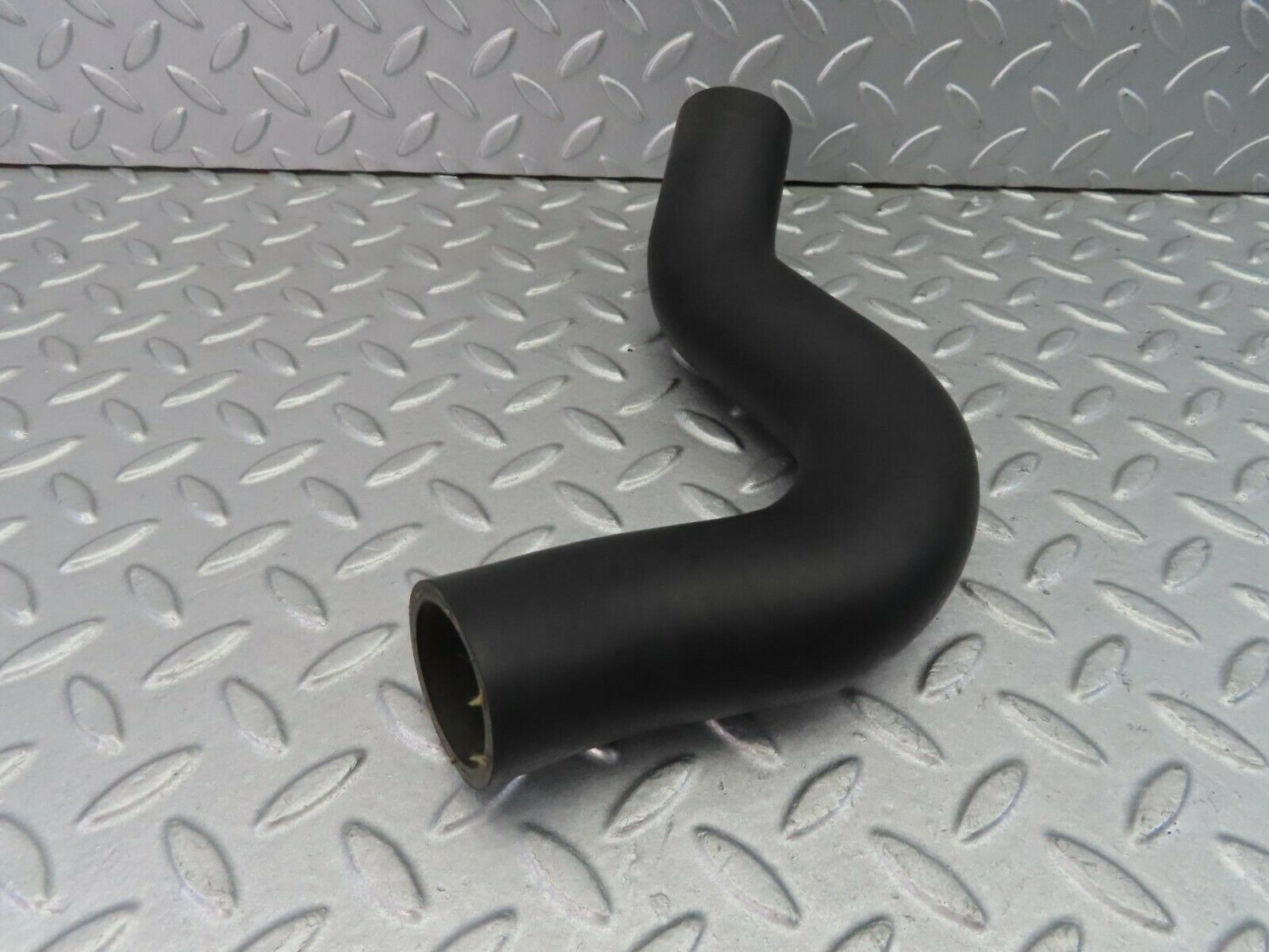 8532 Mercedes-Benz R107 Radiator Hose 1075011082