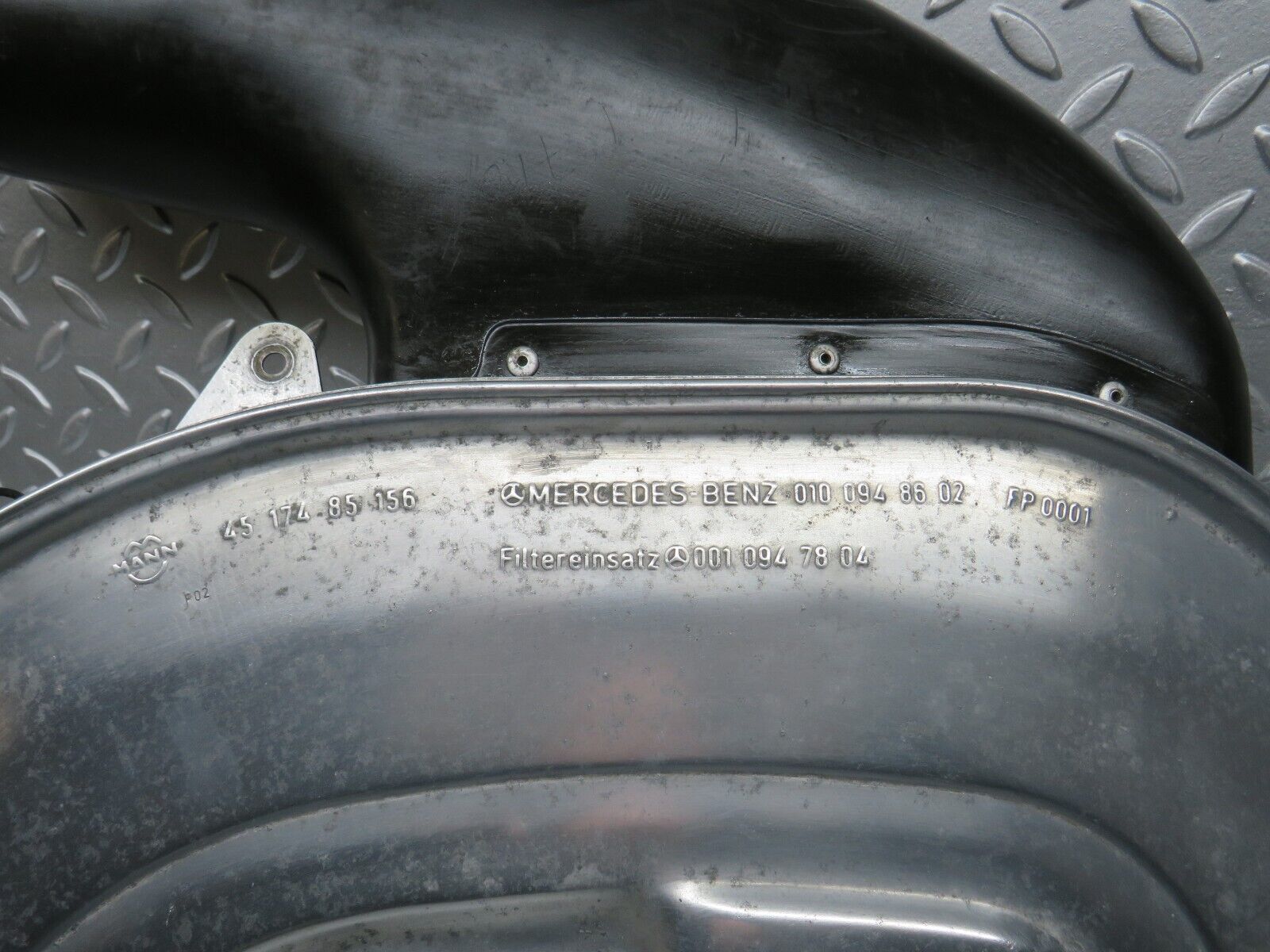 39176 Mercedes-Benz R107 500SL Aluminium Air Filter Housing 0100948602