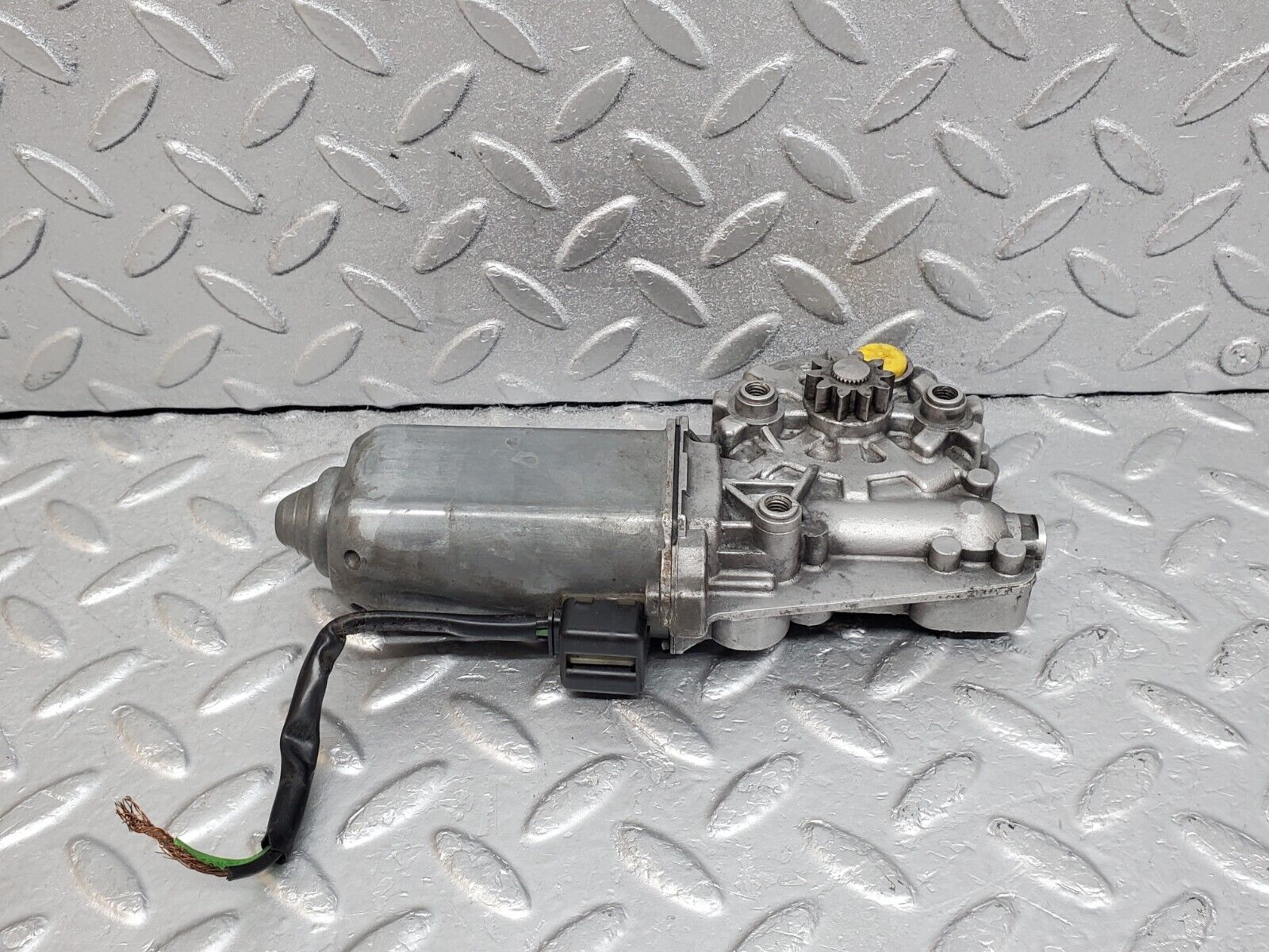 44795 Mercedes-Benz W124 220E Window Regulator Motor Right Bosch 0130821285