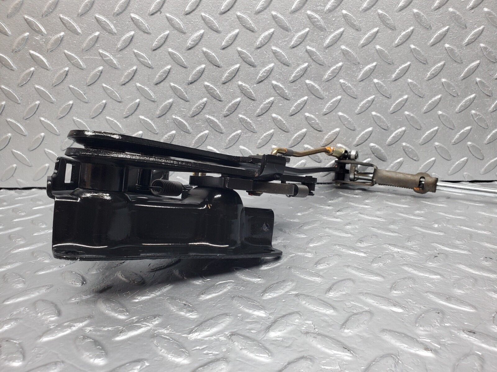 45832 Mercedes-Benz W126 420SE Handbrake Regulator