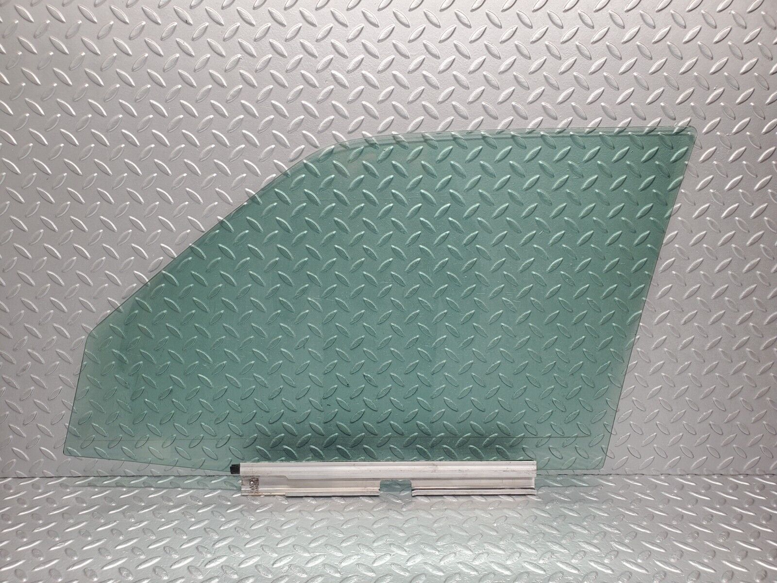 46246 Mercedes-Benz W124 280E Front Right Door Window Glass