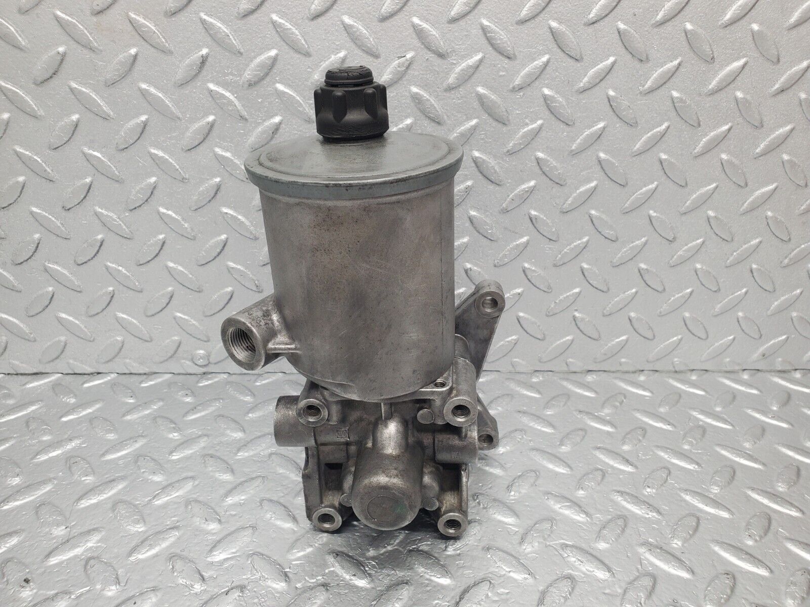 46157 Mercedes-Benz W124 280E Power Steering Pump 2104662001