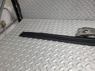 W124 Cabriolet windscreen wiper mechanism linkage used OEM