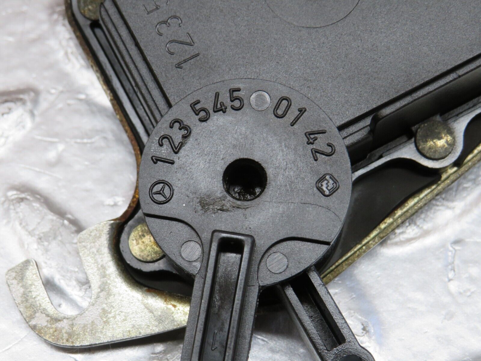 44016200