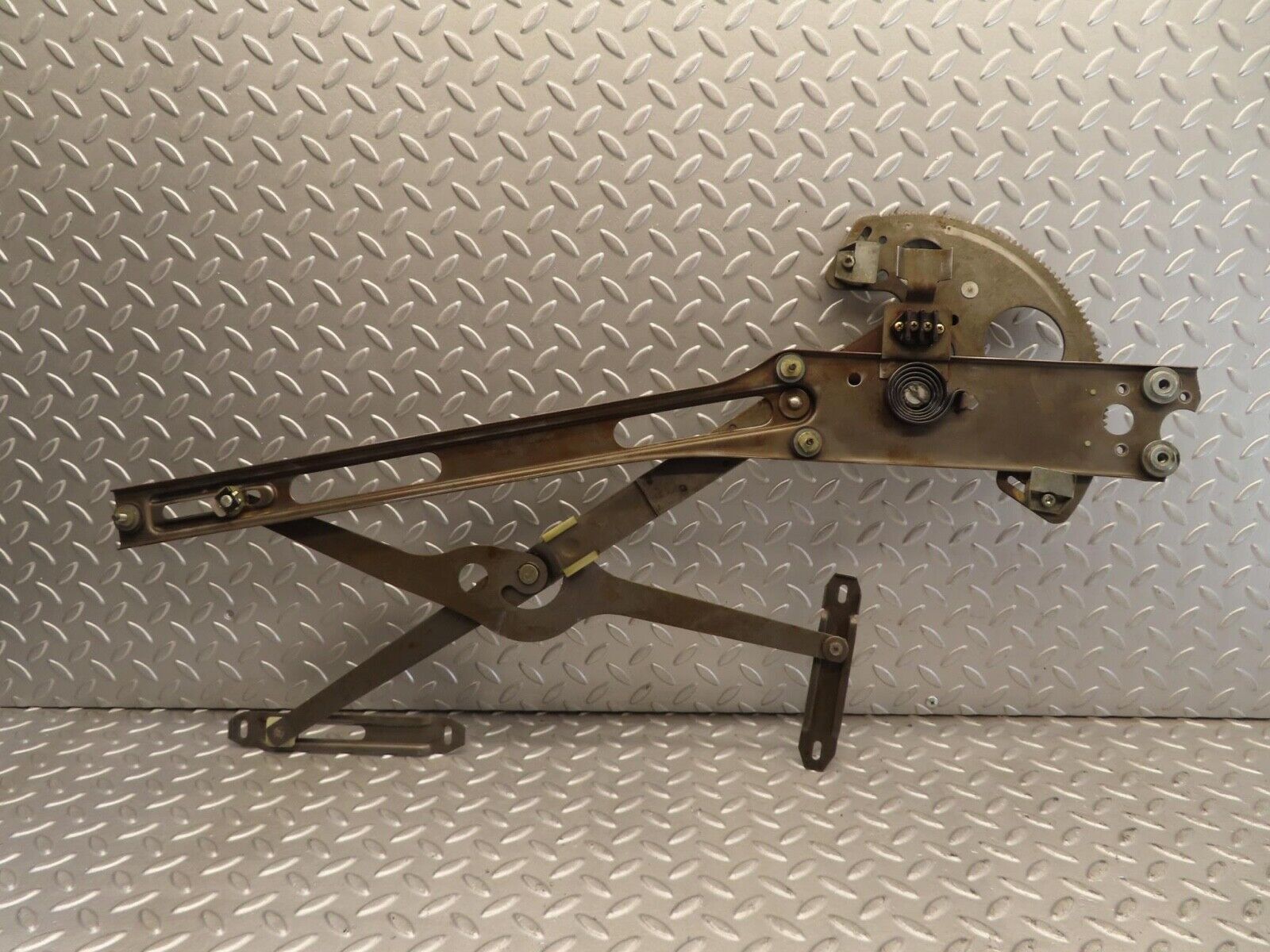 11752 Mercedes-Benz R107 450SL Front Right Power Window Regulator 1077200846