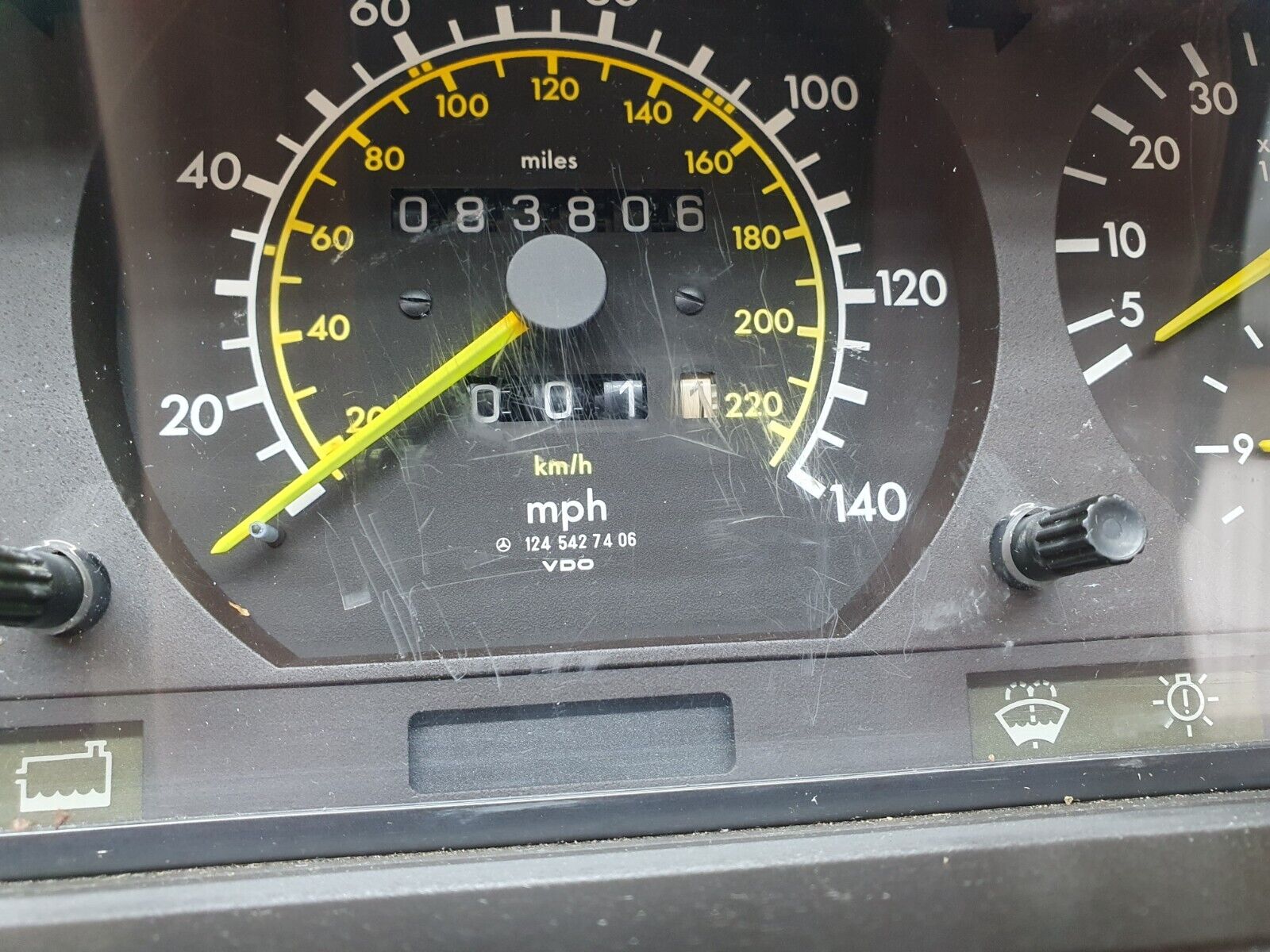 41389 Mercedes-Benz W124 200E Instrument Cluster 1245427406 1245409542