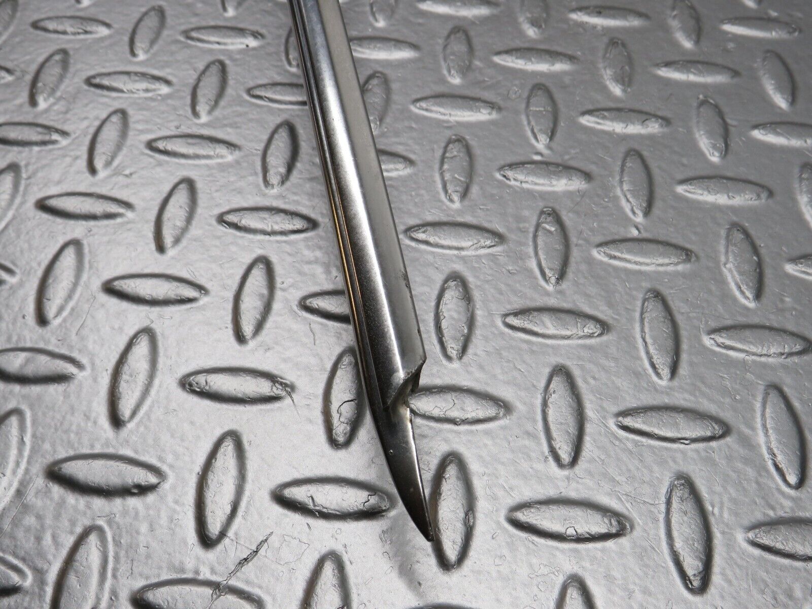 40196 Mercedes-Benz R107 Hardtop Side Window Chrome Moulding Trim Left