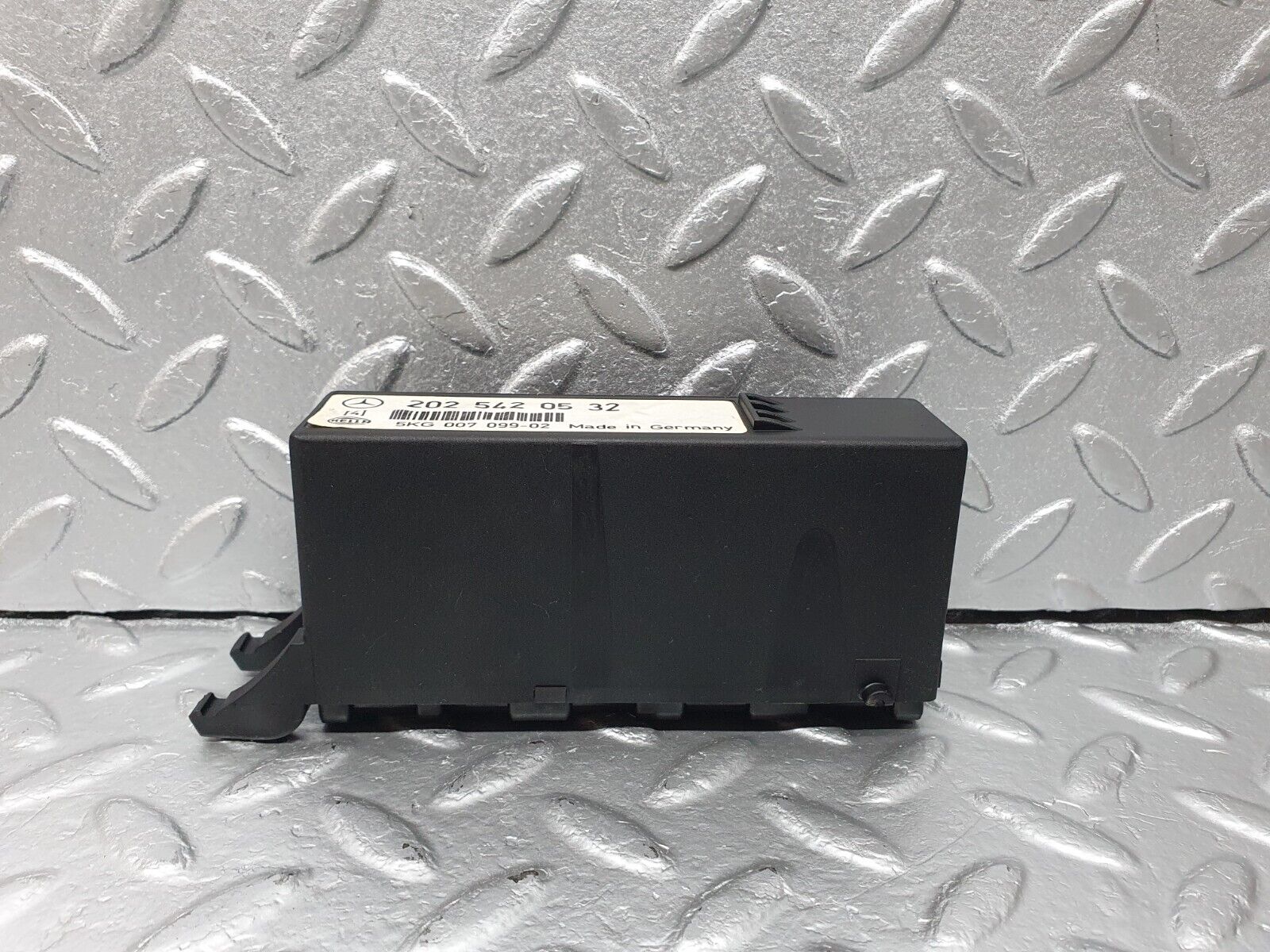 41863 Mercedes-Benz W202 C200 Light Control Unit Hella 2025420532