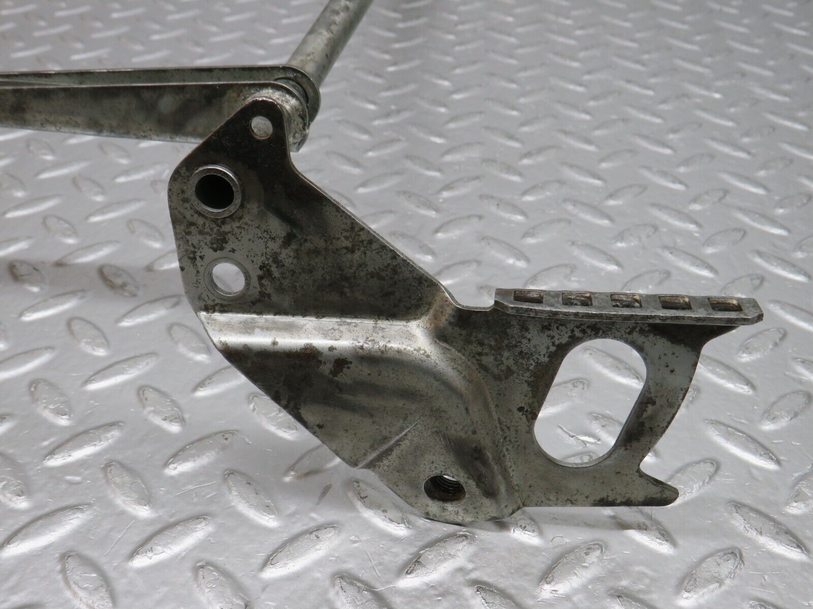 33204 Mercedes-Benz C107 R107 Front Left Seat Sliding Adjust Handle