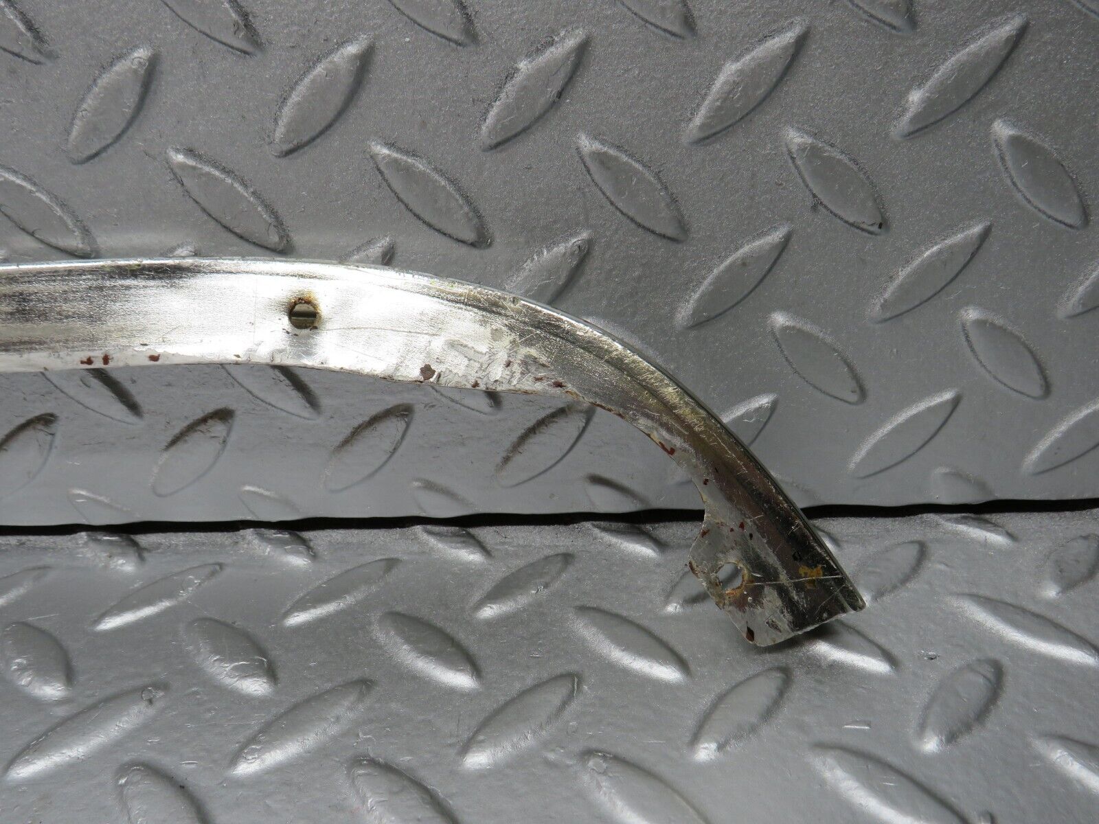 39860 Mercedes-Benz R107 350SL Hardtop Chrome Trim Left Side
