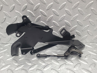 46187 Mercedes-Benz W124 280E Throttle Linkage 1040702321