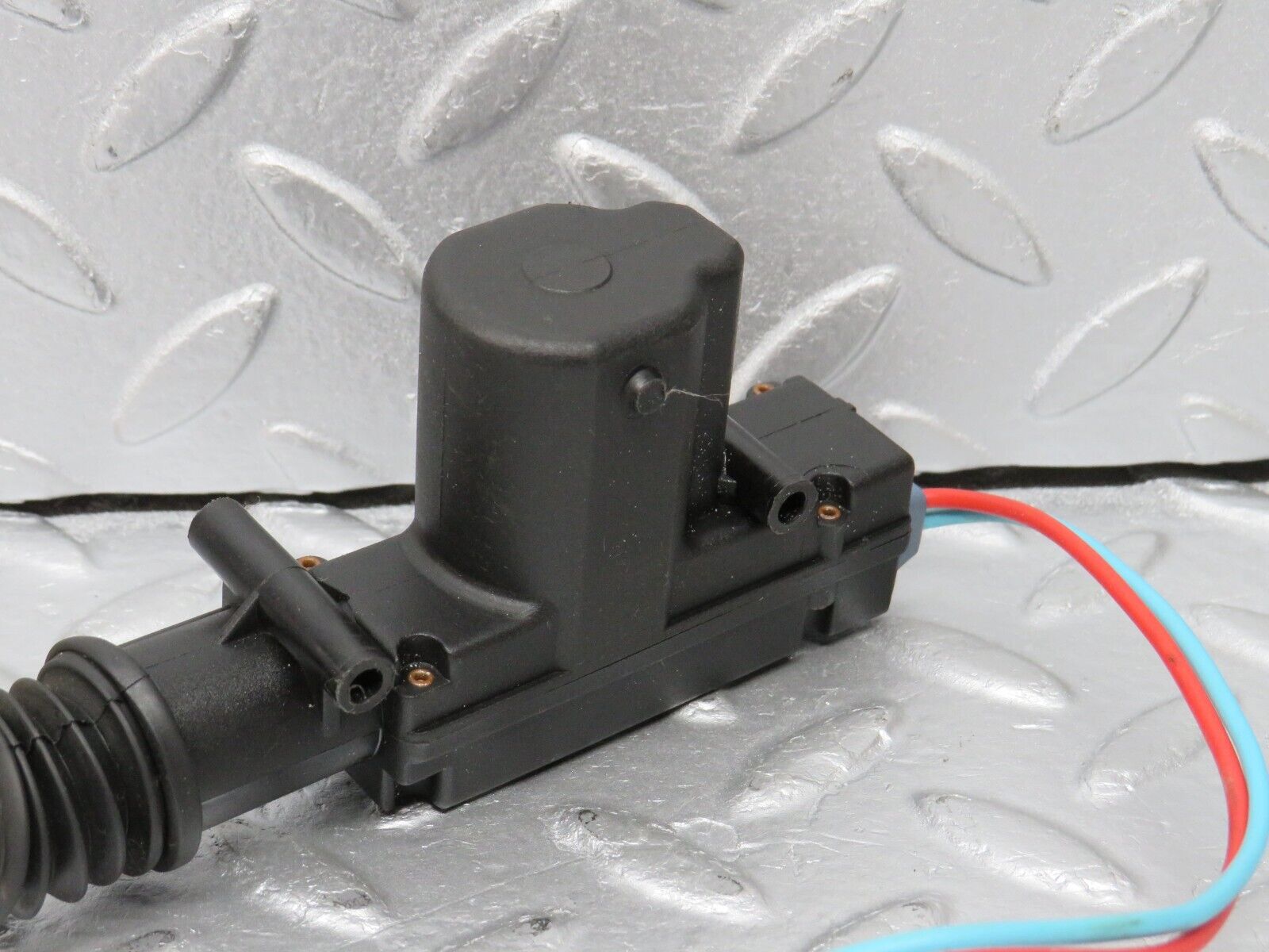 39133 Mercedes-Benz R107 500SL Trunk Lock Actuator