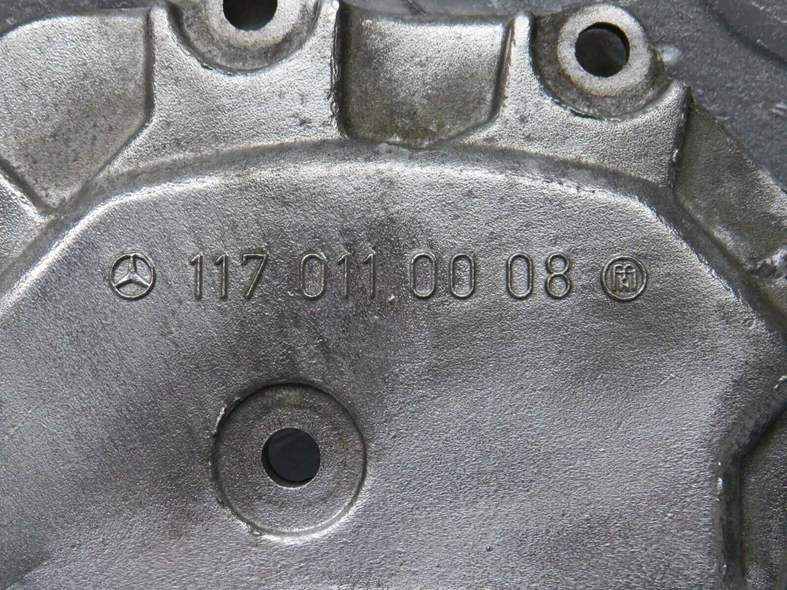 39154 Mercedes-Benz R107 500SL Crankshaft Rear Sealing Cover 1170110008