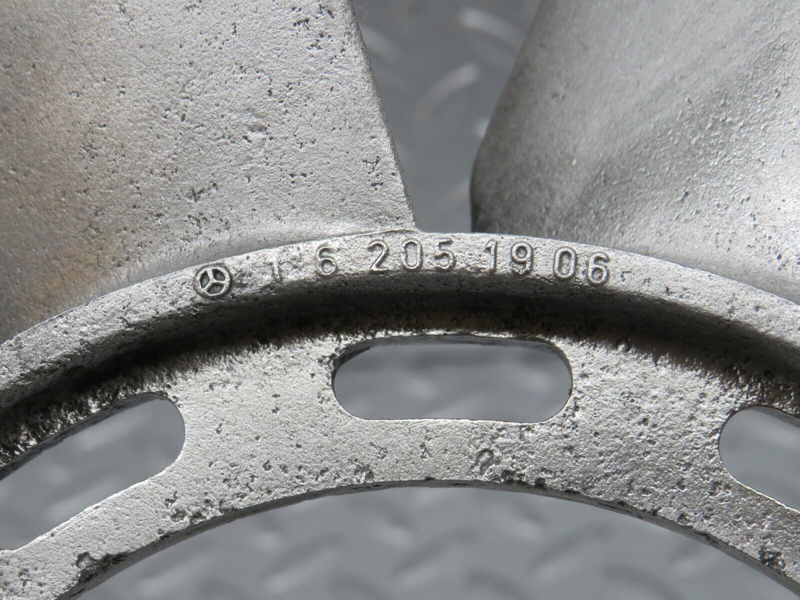 33138 Mercedes-Benz C107 R107 Engine Cooling Fan 1162051906