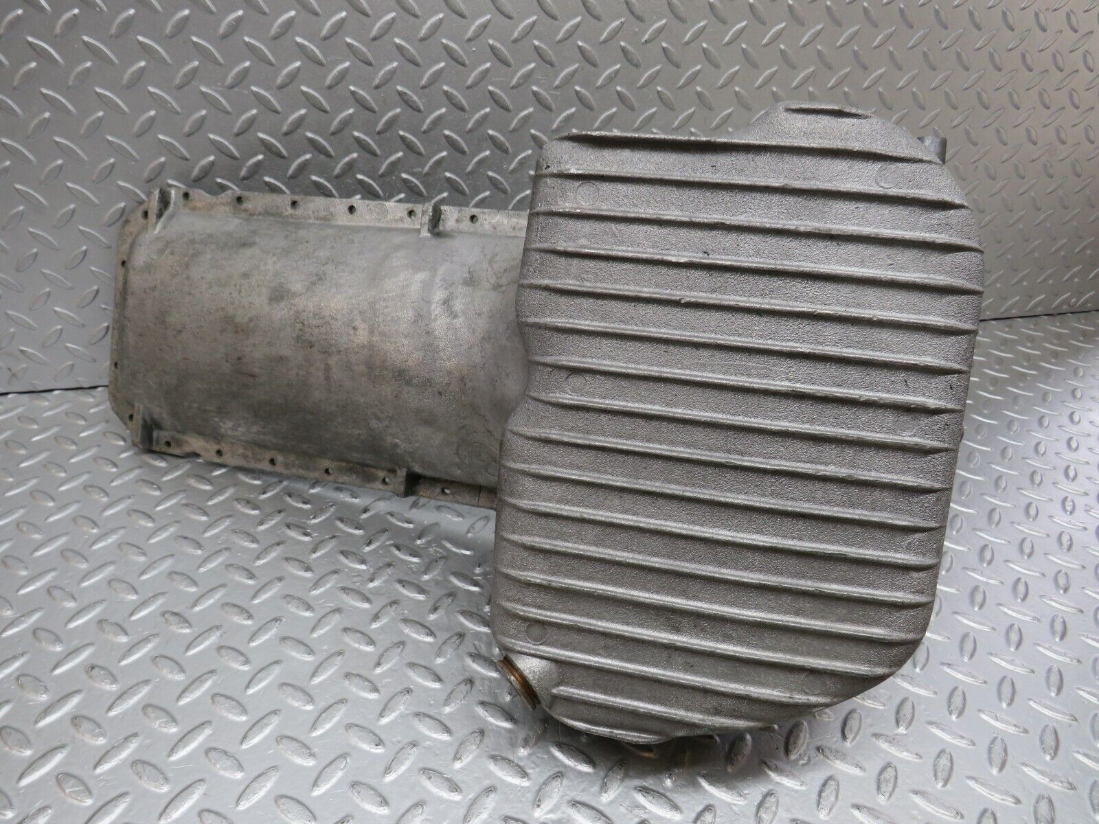 39967 Mercedes-Benz R107 350SL Oil Pan Oil Sump 1160105113