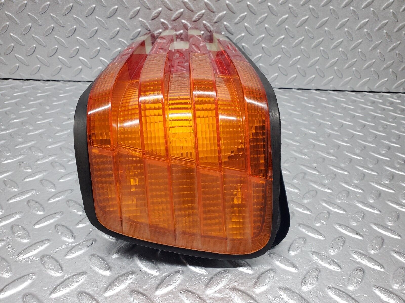 45828 Mercedes-Benz W126 420SE Tail Light & Bulb Holder Left Side 22072