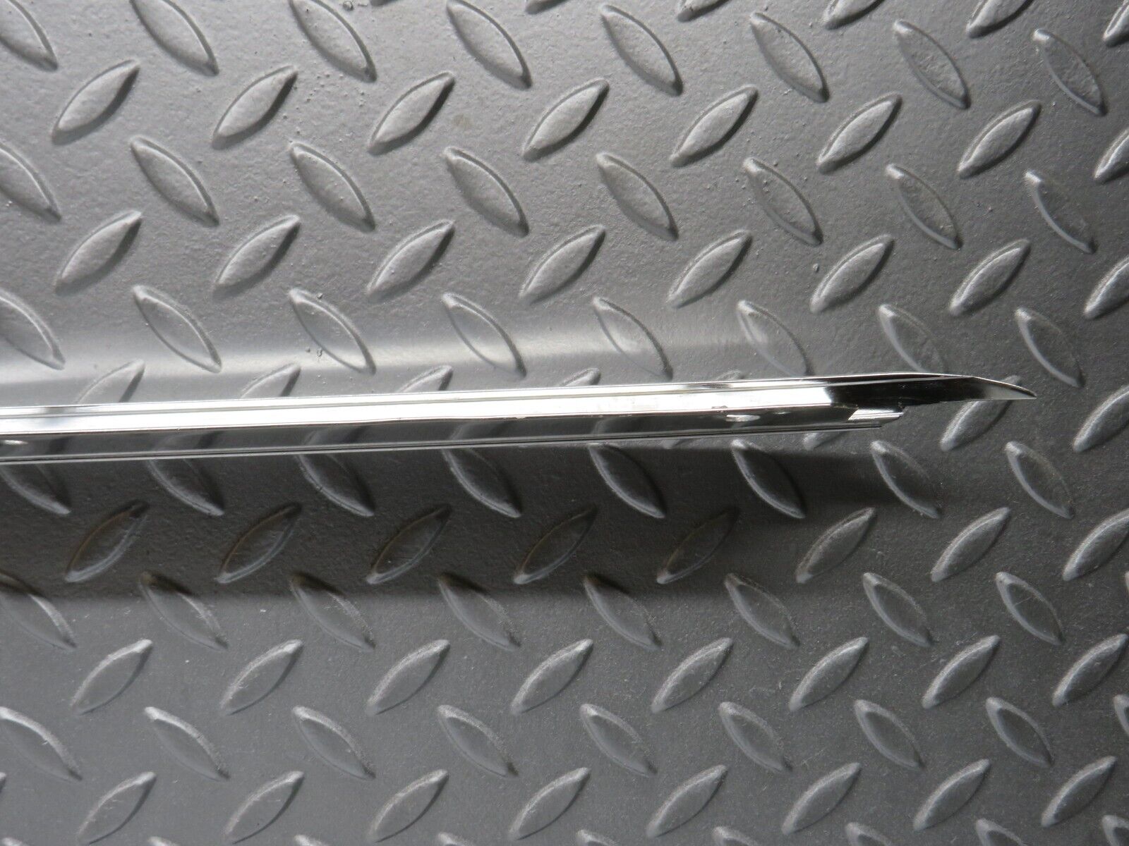 40196 Mercedes-Benz R107 Hardtop Side Window Chrome Moulding Trim Left