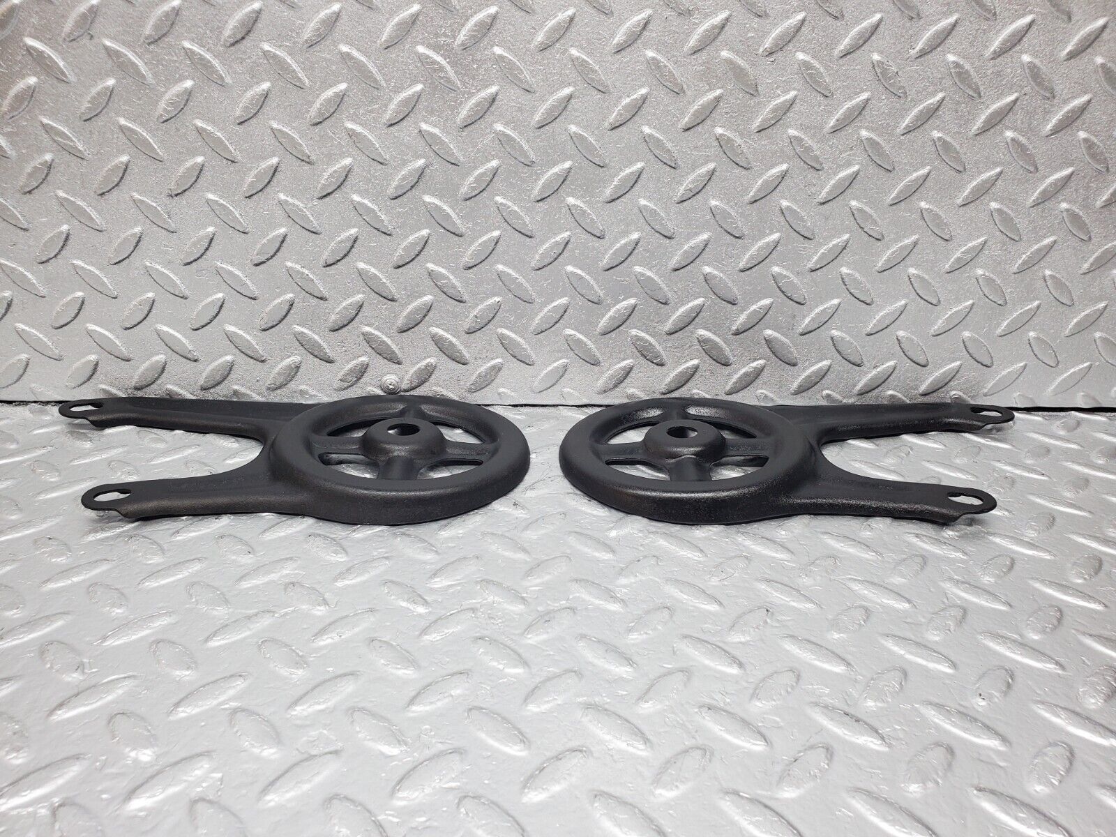 45920 Mercedes-Benz W126 420SE Rear Suspension Axle Mounting Bracket 2x