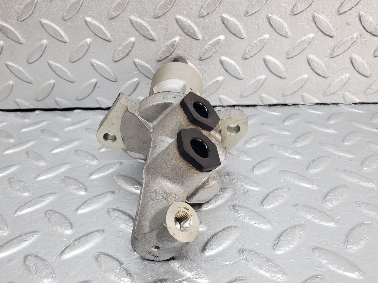 44674 Mercedes-Benz W124 220E Brake Master Cylinder