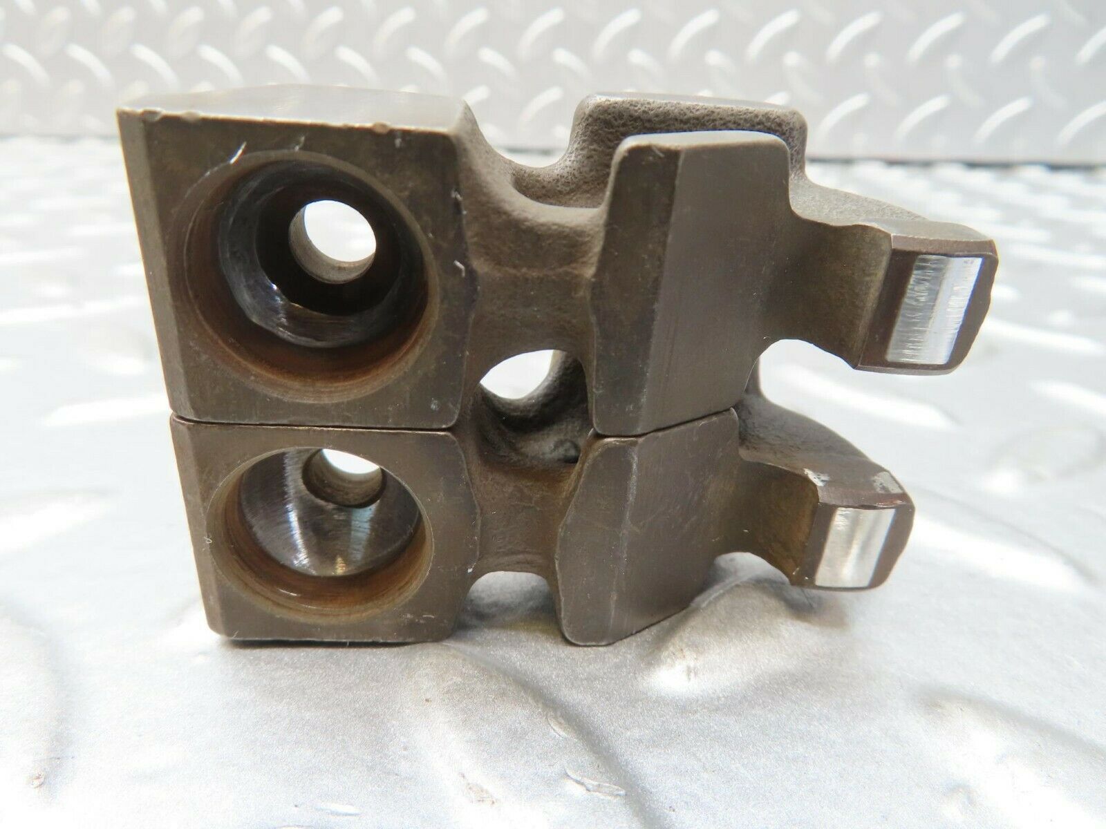 15697 Mercedes-Benz R107 450SL Valve Rocker Arm With Valve Tappet Pair