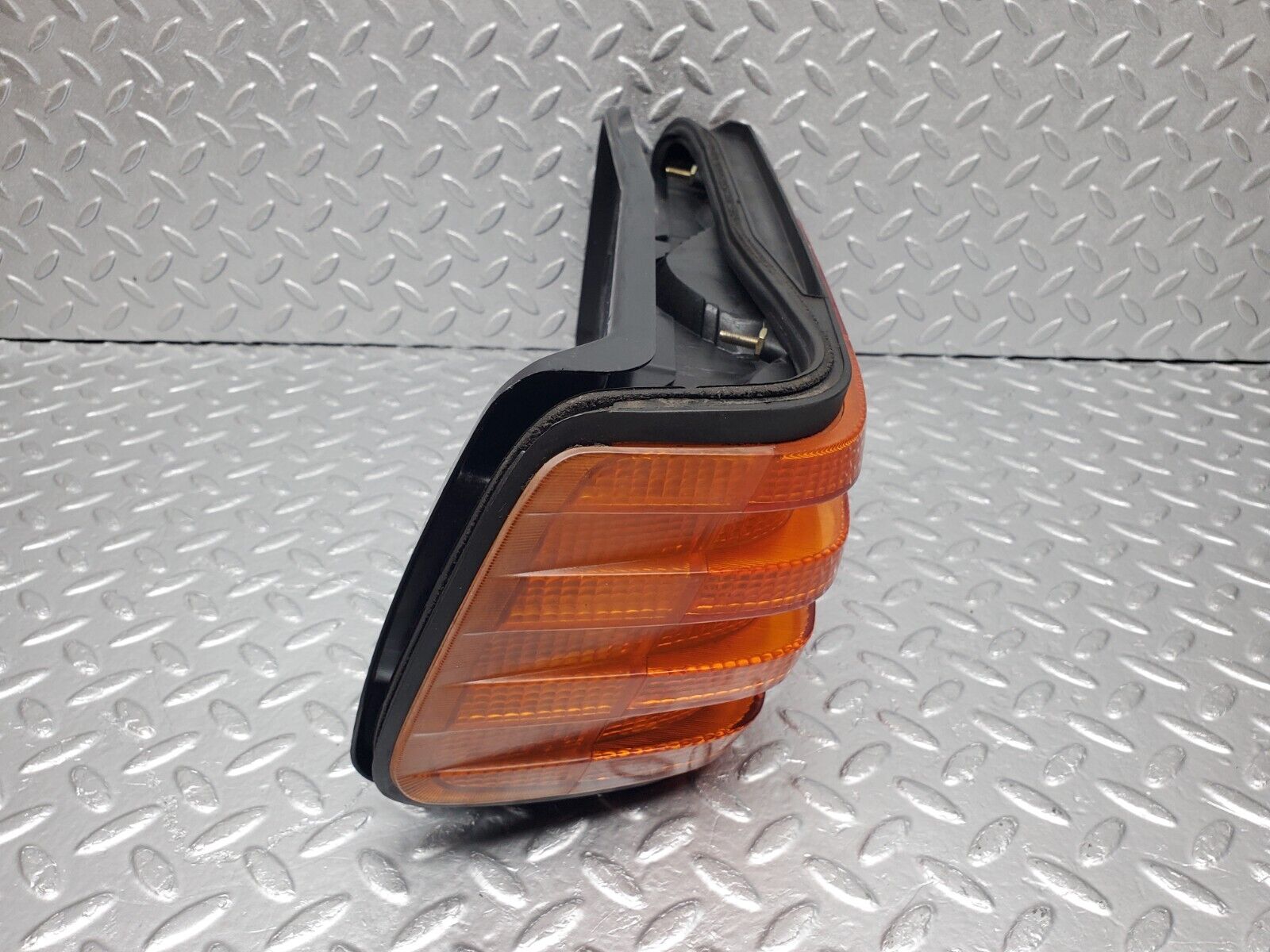 45828 Mercedes-Benz W126 420SE Tail Light & Bulb Holder Left Side 22072