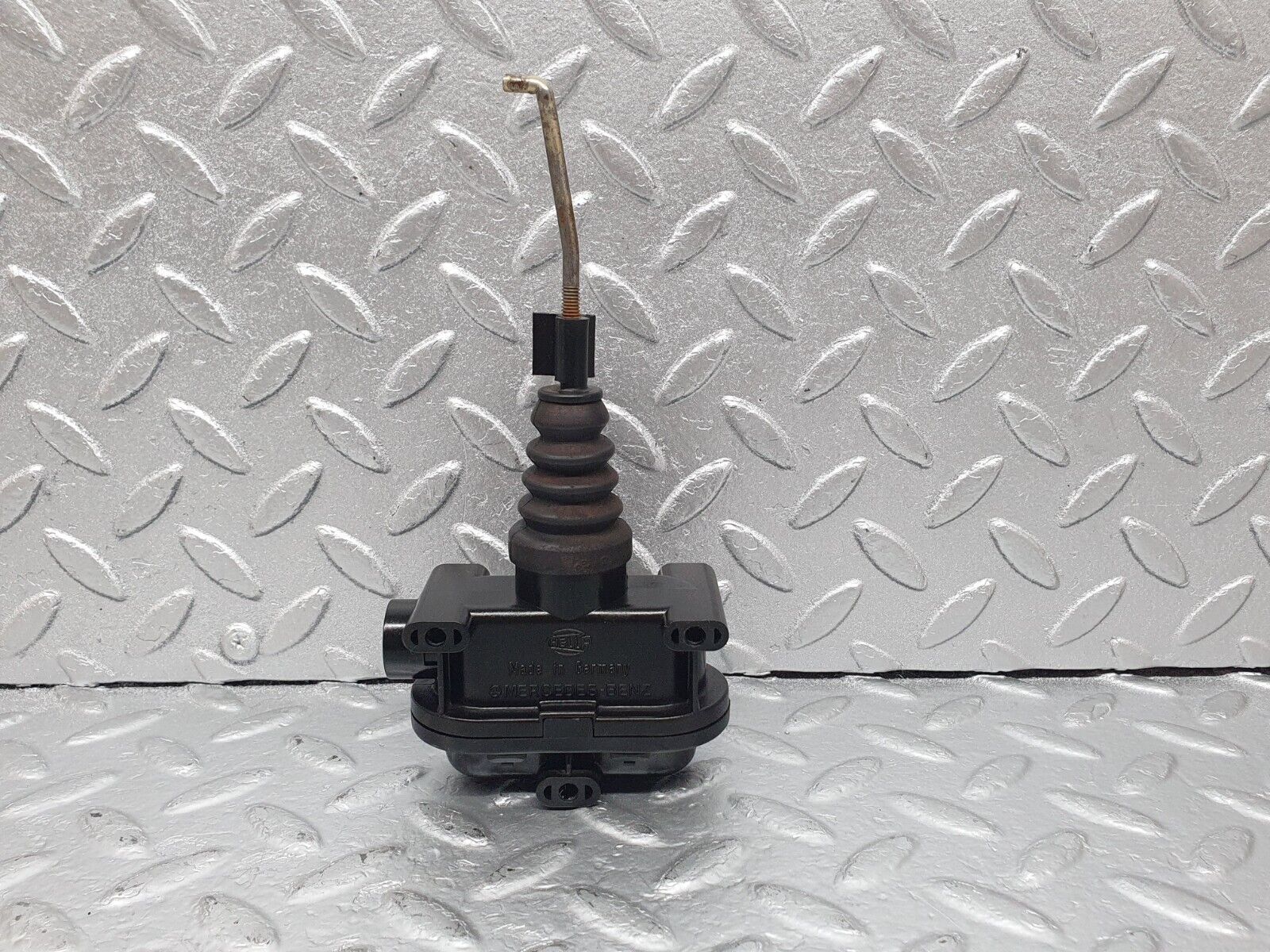 43646 Mercedes-Benz C126 380SEC Coupe Right Door Lock Vacuum Actuator
