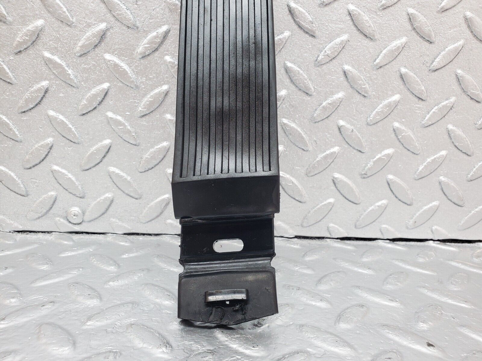 45779 Mercedes-Benz W126 420SE Accelerator Pedal With Rubber 1233010082 1263000504